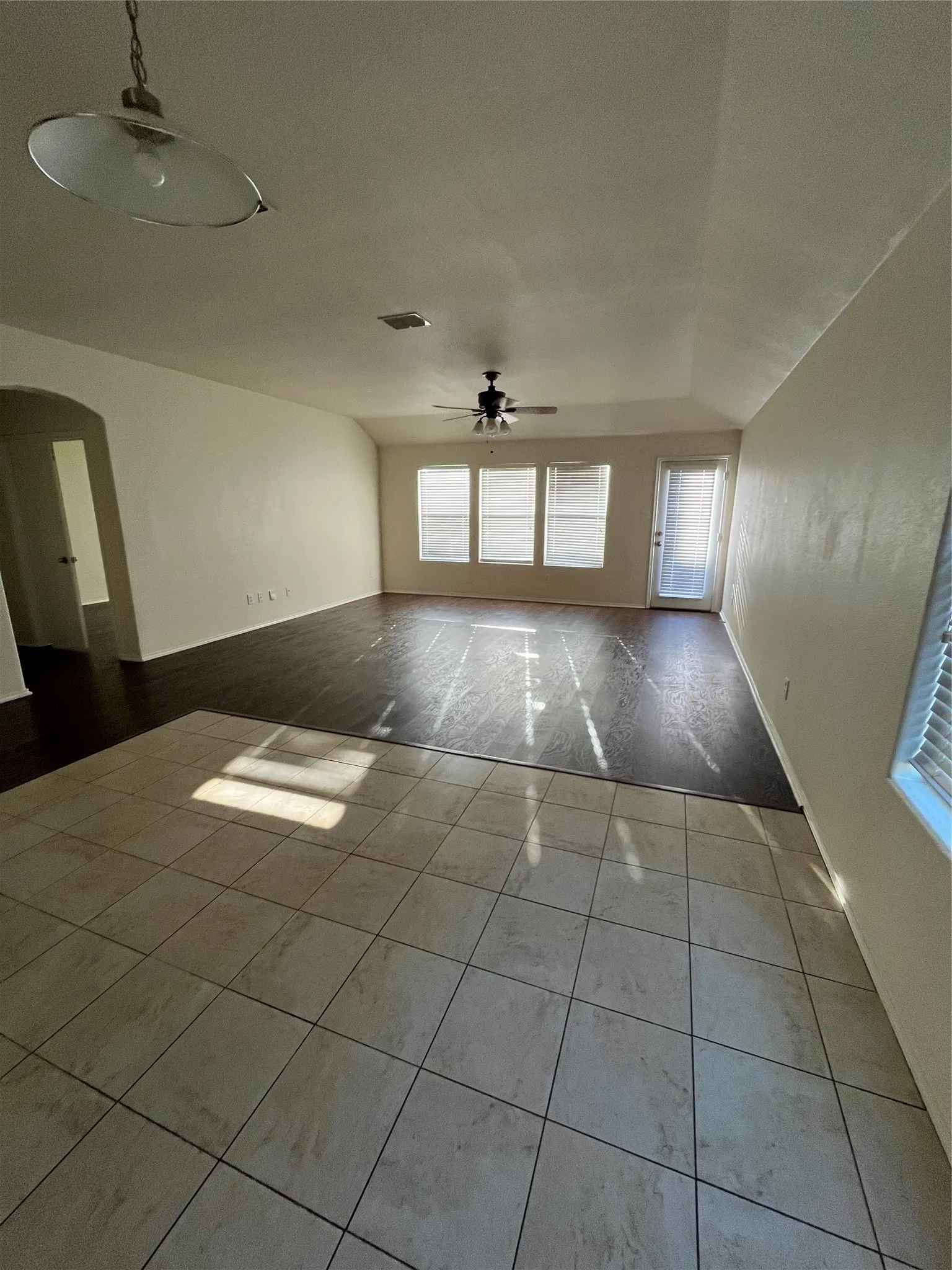 Single Family Residence For Rent in Tarrant County , 5809 Thoroughbred Court, Fort Worth, Texas 76179, 3 Bedroom, 2 Bathroom, 2 Garage spaces, 1,796 Sqft, built in 2005, mls#21333970, Real Estate Agent in Fort Worth, Homes For Rent in Tarrant county, Homes For Rent in Fort Worth, Realtor in Fort Worth Texas, Real Estate Brokerage Independent Realty Texas, Luminita Cordes Realtor