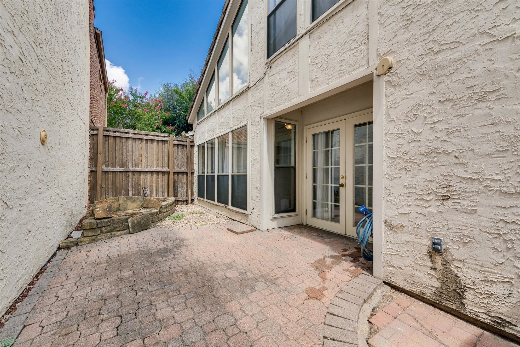 Single Family Residence For Sale in Dallas County , 17113 Upper Bay Road, Addison, Texas 75001, 2 Bedroom, 2 Bathroom, 2 Garage spaces, 1,425 Sqft, built in 1984, mls#21333967, Real Estate Agent in Addison, Homes For Sale in Dallas county, Homes For Sale in Addison, Realtor in Addison Texas, Real Estate Brokerage Independent Realty Texas, Luminita Cordes Realtor