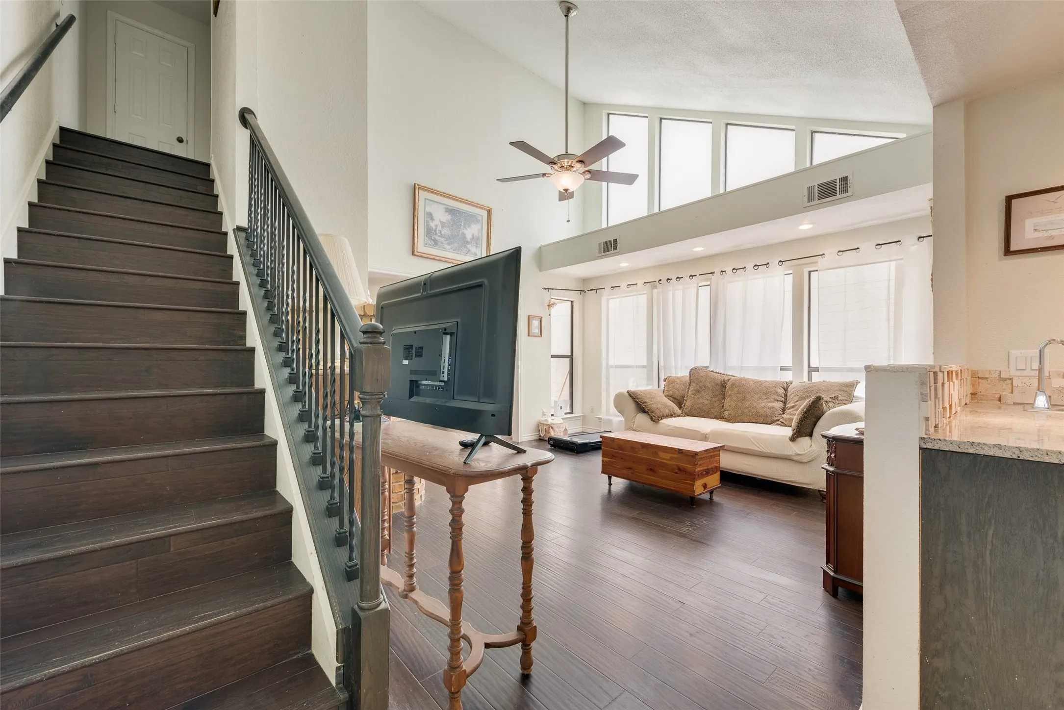Single Family Residence For Sale in Dallas County , 17113 Upper Bay Road, Addison, Texas 75001, 2 Bedroom, 2 Bathroom, 2 Garage spaces, 1,425 Sqft, built in 1984, mls#21333967, Real Estate Agent in Addison, Homes For Sale in Dallas county, Homes For Sale in Addison, Realtor in Addison Texas, Real Estate Brokerage Independent Realty Texas, Luminita Cordes Realtor