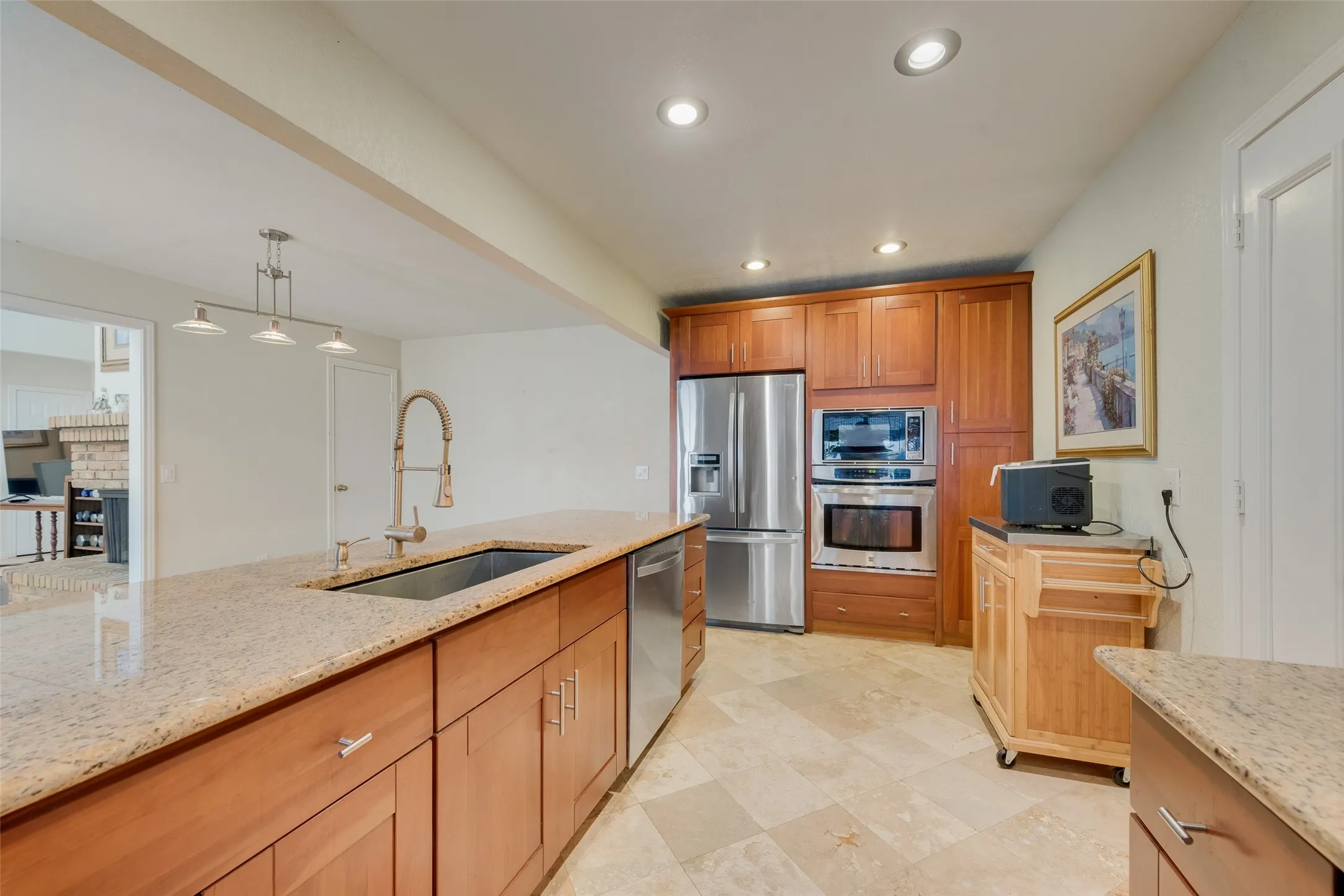 Single Family Residence For Sale in Dallas County , 17113 Upper Bay Road, Addison, Texas 75001, 2 Bedroom, 2 Bathroom, 2 Garage spaces, 1,425 Sqft, built in 1984, mls#21333967, Real Estate Agent in Addison, Homes For Sale in Dallas county, Homes For Sale in Addison, Realtor in Addison Texas, Real Estate Brokerage Independent Realty Texas, Luminita Cordes Realtor