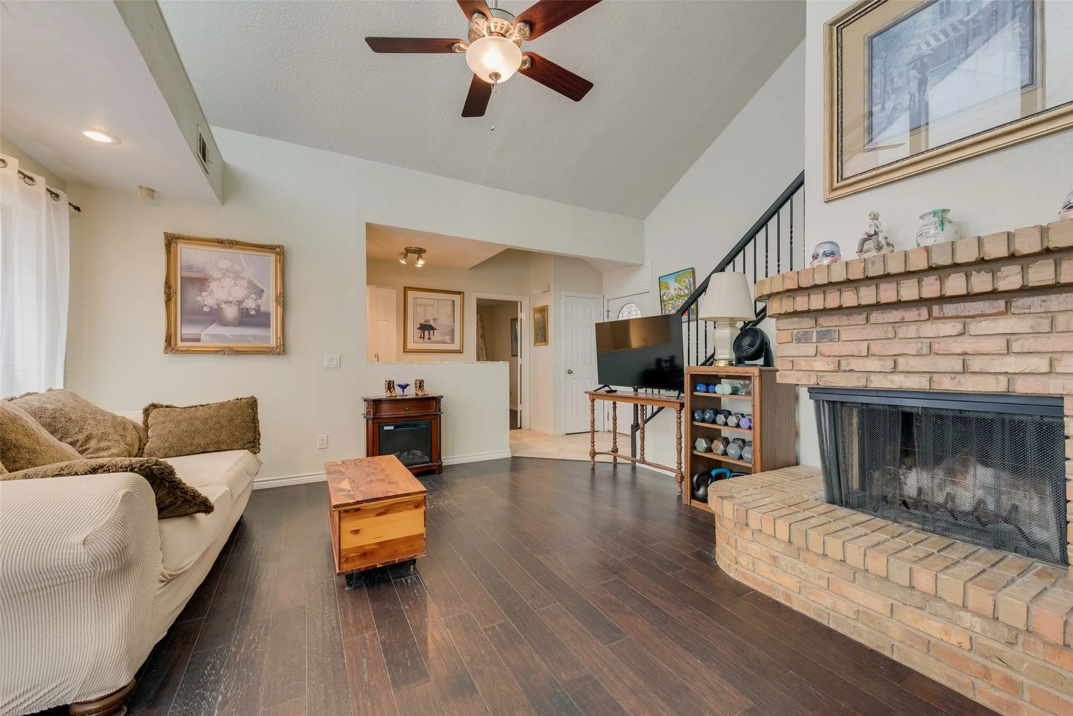 Single Family Residence For Sale in Dallas County , 17113 Upper Bay Road, Addison, Texas 75001, 2 Bedroom, 2 Bathroom, 2 Garage spaces, 1,425 Sqft, built in 1984, mls#21333967, Real Estate Agent in Addison, Homes For Sale in Dallas county, Homes For Sale in Addison, Realtor in Addison Texas, Real Estate Brokerage Independent Realty Texas, Luminita Cordes Realtor