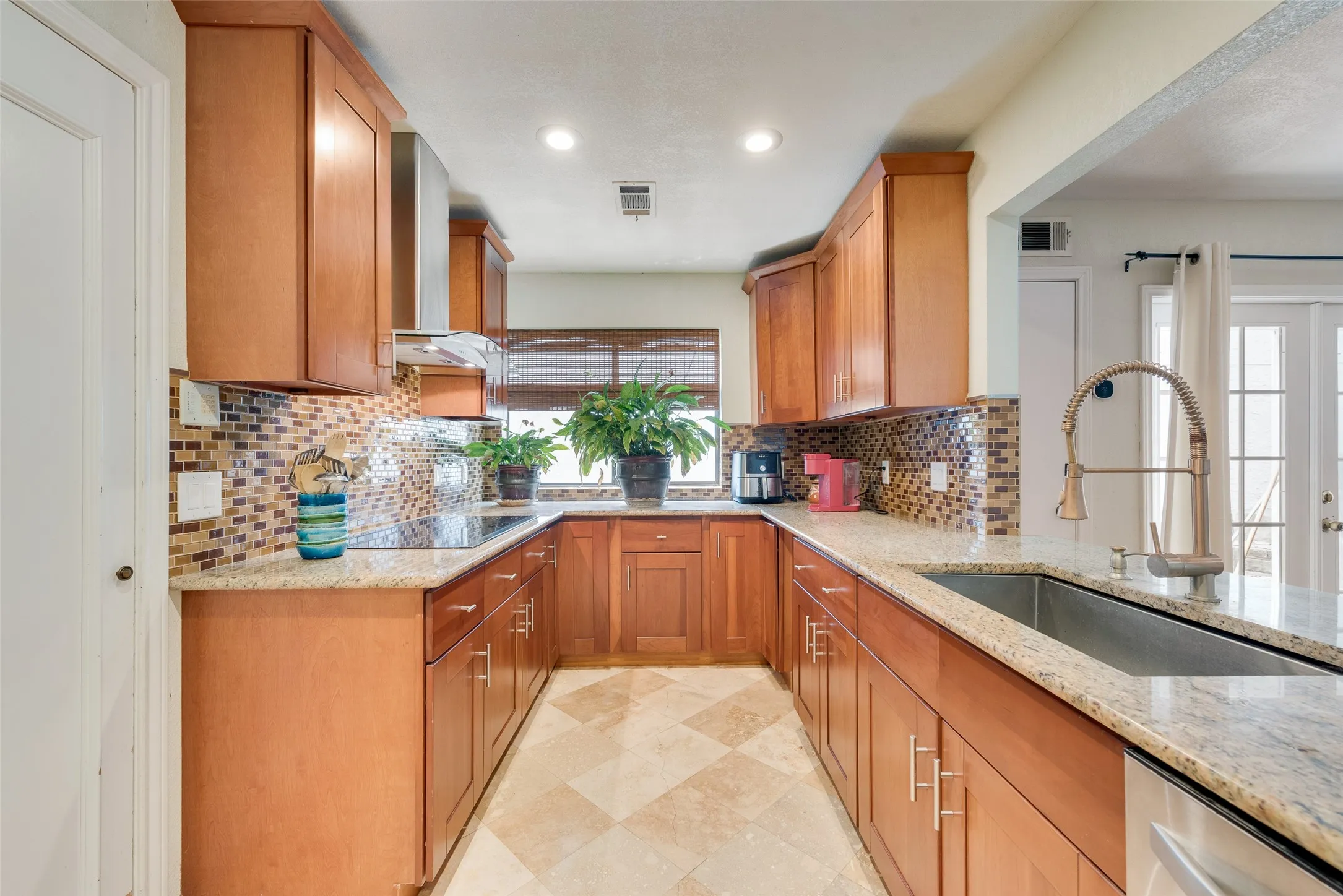Single Family Residence For Sale in Dallas County , 17113 Upper Bay Road, Addison, Texas 75001, 2 Bedroom, 2 Bathroom, 2 Garage spaces, 1,425 Sqft, built in 1984, mls#21333967, Real Estate Agent in Addison, Homes For Sale in Dallas county, Homes For Sale in Addison, Realtor in Addison Texas, Real Estate Brokerage Independent Realty Texas, Luminita Cordes Realtor