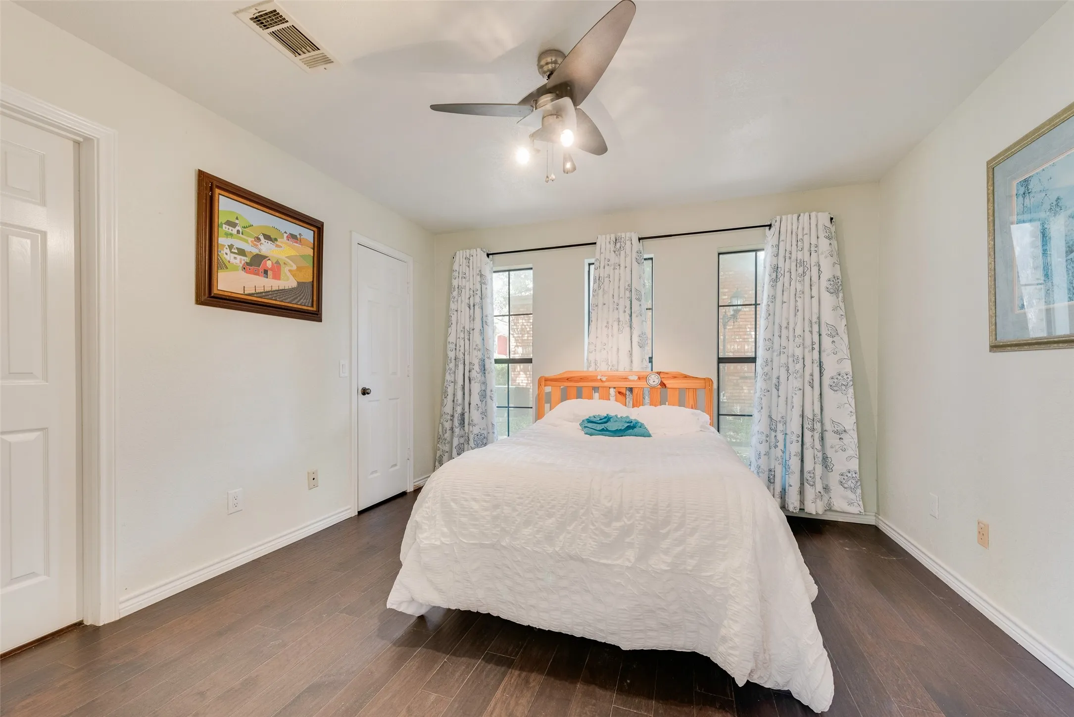 Single Family Residence For Sale in Dallas County , 17113 Upper Bay Road, Addison, Texas 75001, 2 Bedroom, 2 Bathroom, 2 Garage spaces, 1,425 Sqft, built in 1984, mls#21333967, Real Estate Agent in Addison, Homes For Sale in Dallas county, Homes For Sale in Addison, Realtor in Addison Texas, Real Estate Brokerage Independent Realty Texas, Luminita Cordes Realtor
