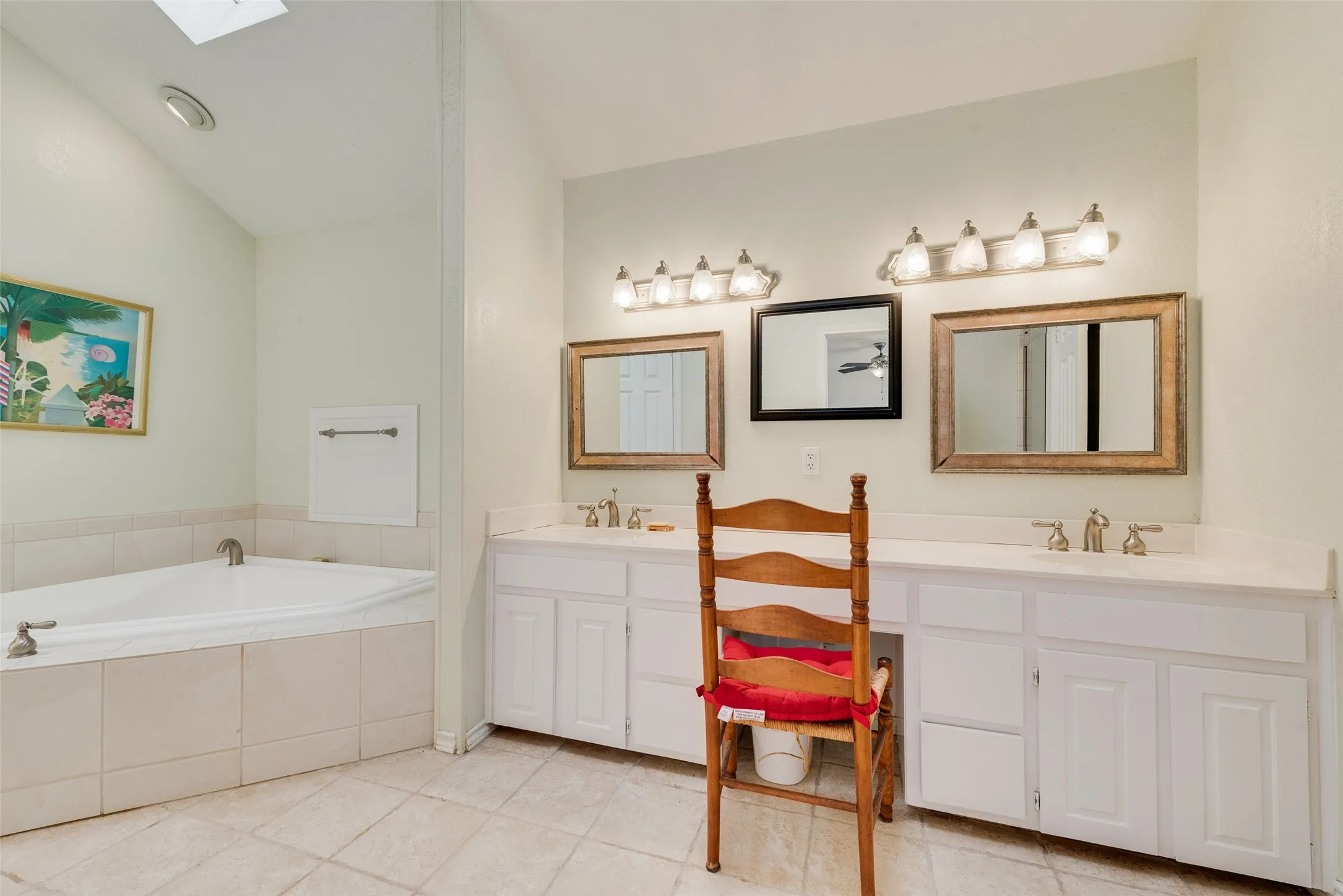 Single Family Residence For Sale in Dallas County , 17113 Upper Bay Road, Addison, Texas 75001, 2 Bedroom, 2 Bathroom, 2 Garage spaces, 1,425 Sqft, built in 1984, mls#21333967, Real Estate Agent in Addison, Homes For Sale in Dallas county, Homes For Sale in Addison, Realtor in Addison Texas, Real Estate Brokerage Independent Realty Texas, Luminita Cordes Realtor