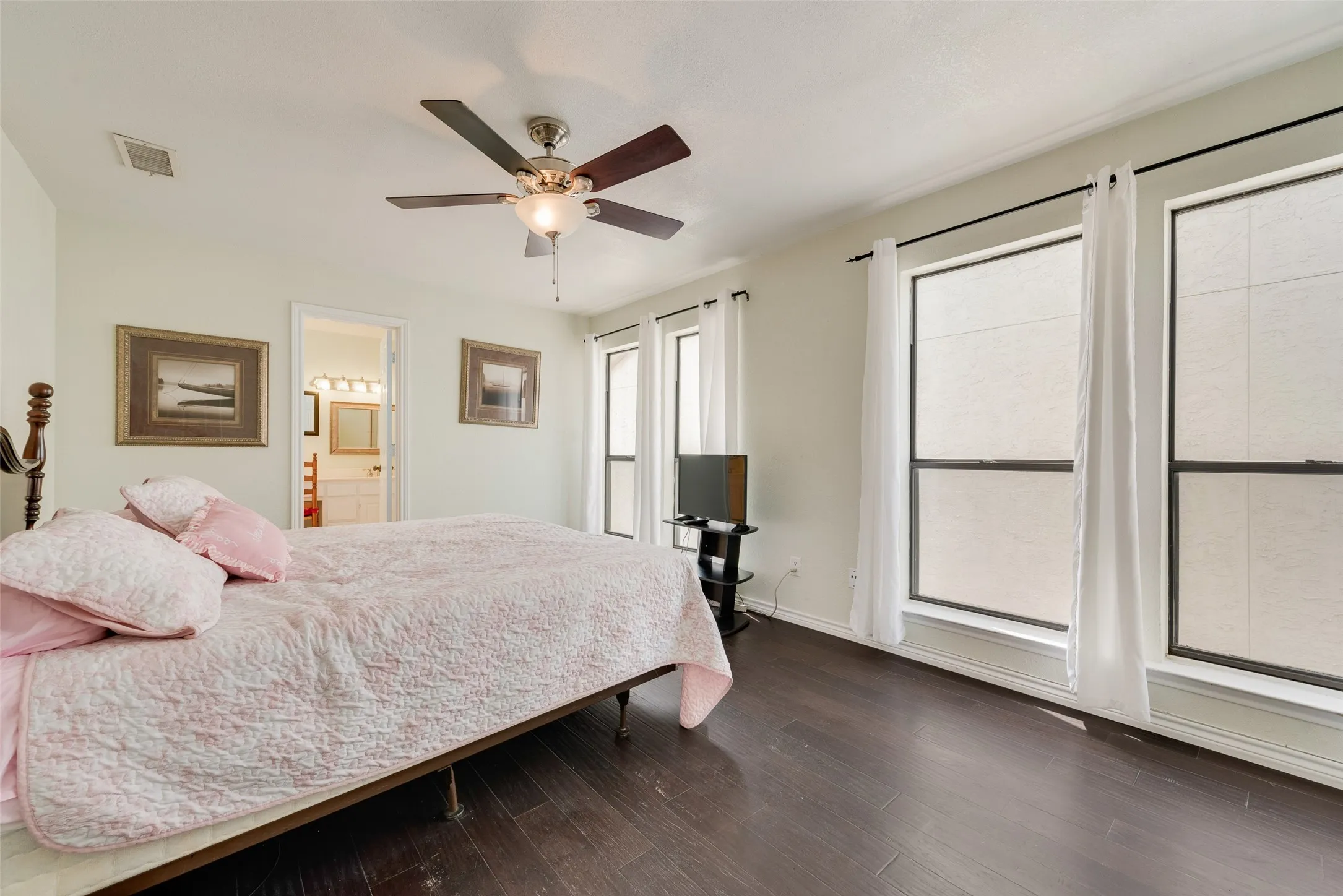 Single Family Residence For Sale in Dallas County , 17113 Upper Bay Road, Addison, Texas 75001, 2 Bedroom, 2 Bathroom, 2 Garage spaces, 1,425 Sqft, built in 1984, mls#21333967, Real Estate Agent in Addison, Homes For Sale in Dallas county, Homes For Sale in Addison, Realtor in Addison Texas, Real Estate Brokerage Independent Realty Texas, Luminita Cordes Realtor