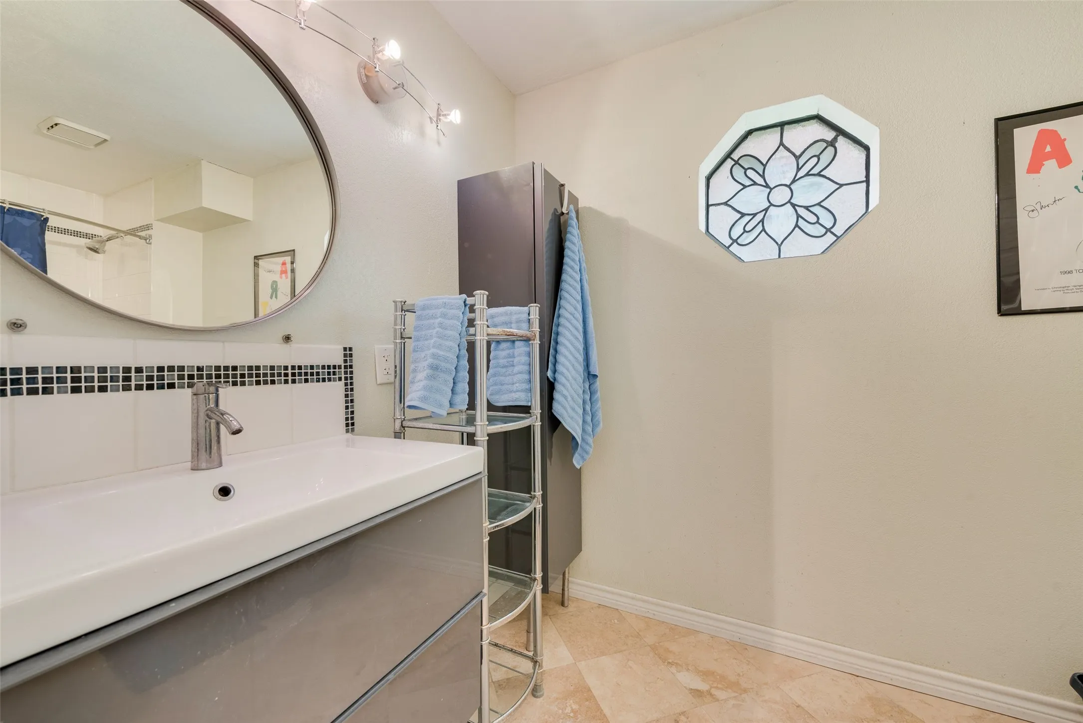 Single Family Residence For Sale in Dallas County , 17113 Upper Bay Road, Addison, Texas 75001, 2 Bedroom, 2 Bathroom, 2 Garage spaces, 1,425 Sqft, built in 1984, mls#21333967, Real Estate Agent in Addison, Homes For Sale in Dallas county, Homes For Sale in Addison, Realtor in Addison Texas, Real Estate Brokerage Independent Realty Texas, Luminita Cordes Realtor