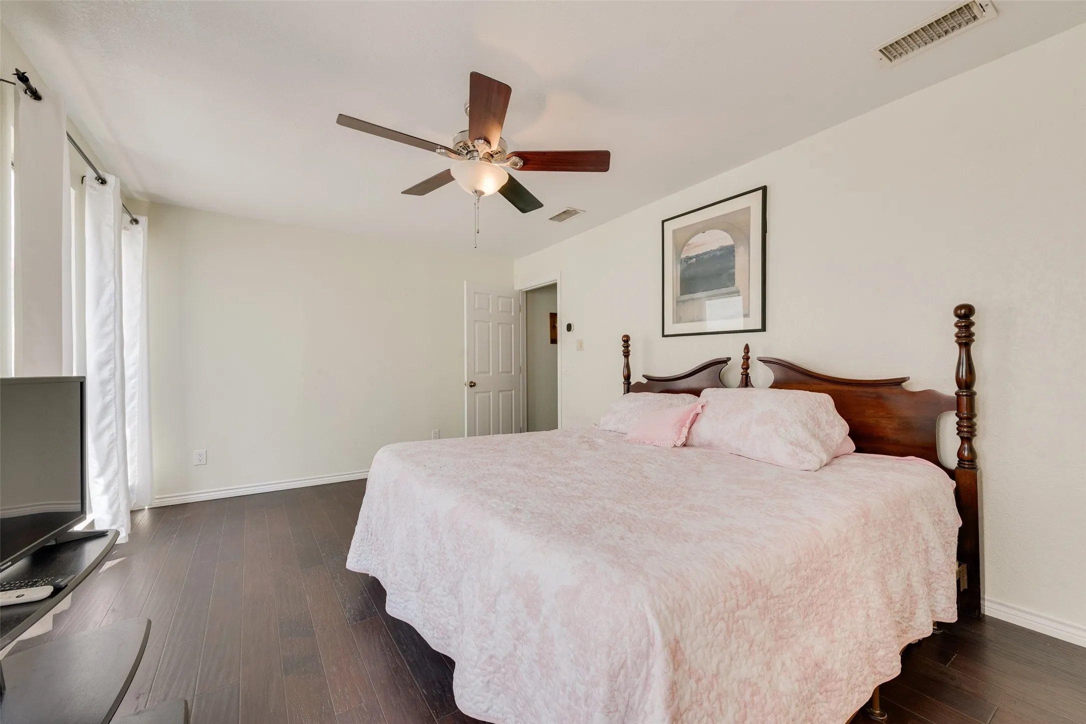 Single Family Residence For Sale in Dallas County , 17113 Upper Bay Road, Addison, Texas 75001, 2 Bedroom, 2 Bathroom, 2 Garage spaces, 1,425 Sqft, built in 1984, mls#21333967, Real Estate Agent in Addison, Homes For Sale in Dallas county, Homes For Sale in Addison, Realtor in Addison Texas, Real Estate Brokerage Independent Realty Texas, Luminita Cordes Realtor