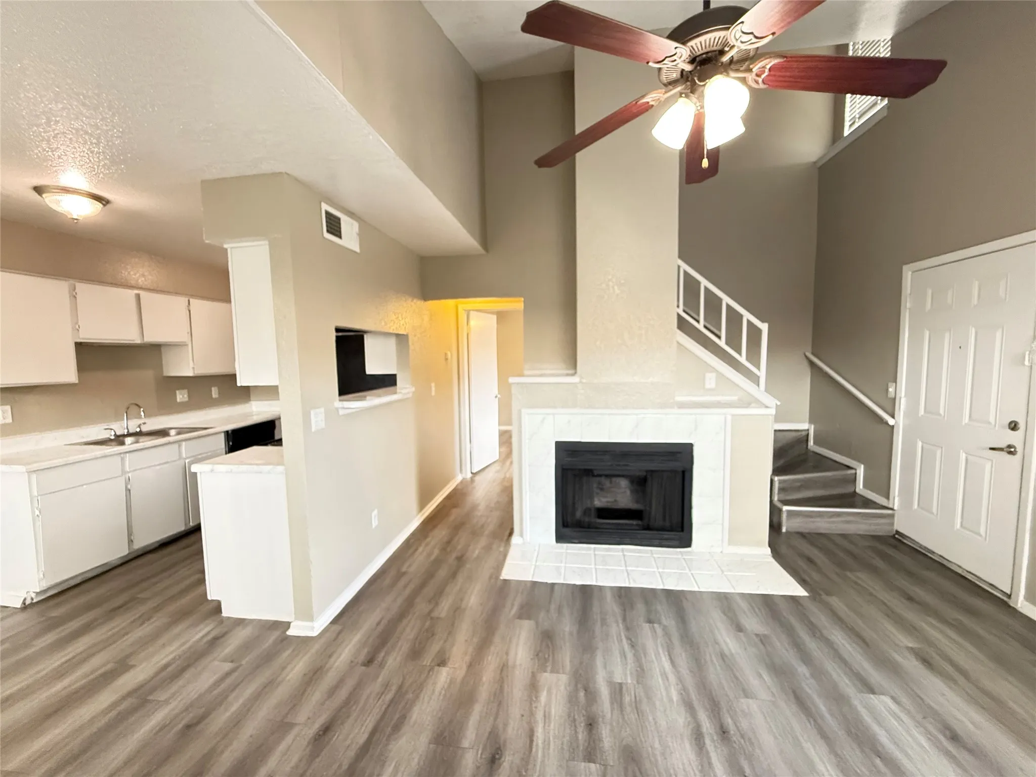 Townhouse For Sale in Tarrant County , 1122 Millview Drive 2702, Arlington, Texas 76012, 3 Bedroom, 2 Bathroom, Garage spaces, 1,200 Sqft, built in 1984, Price $140,000, mls#21333983, Real Estate Agent in Arlington, Homes For Sale in Tarrant county, Homes For Sale in Arlington, Realtor in Arlington Texas, Real Estate Brokerage Independent Realty Texas, Luminita Cordes Realtor