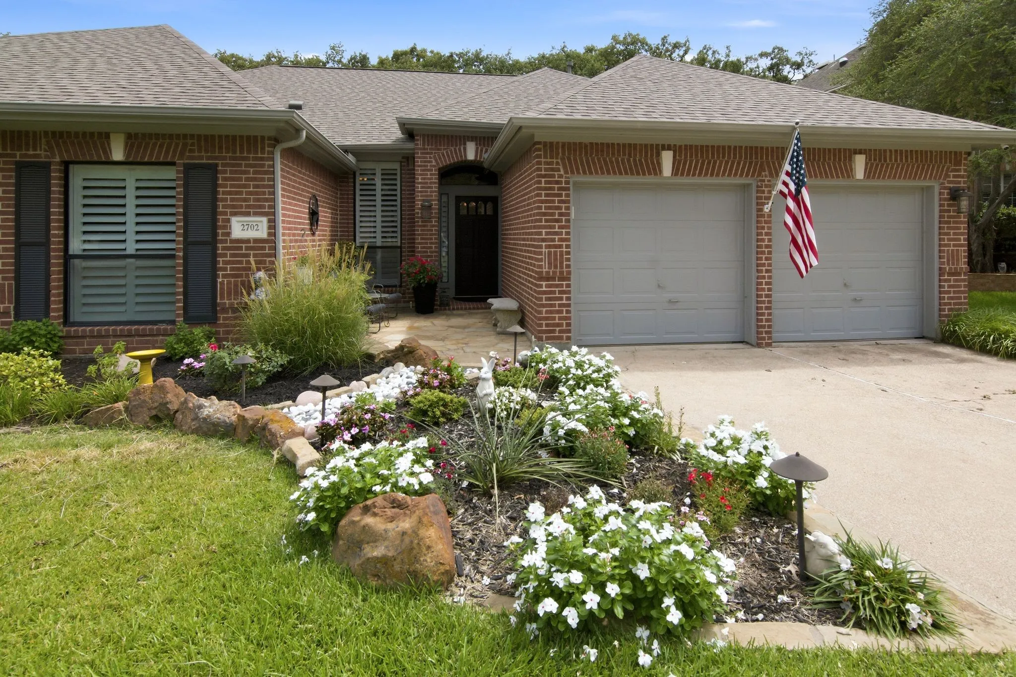 Beautifull landscapped and well maintained. HVAC replace in 2025