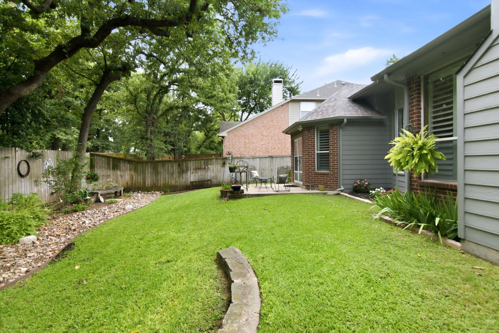 Plenty of room for pets and play. Sprinkler System!