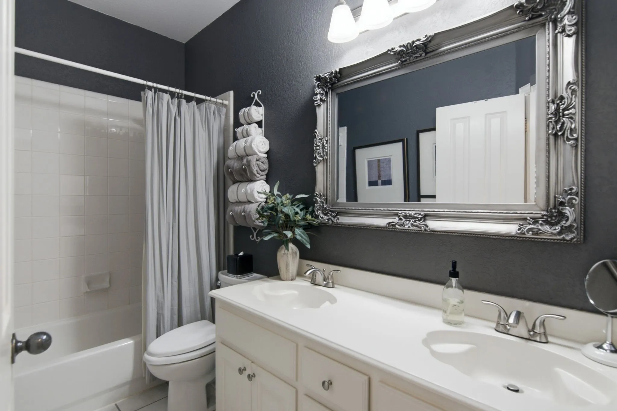 Secondary bathroom.