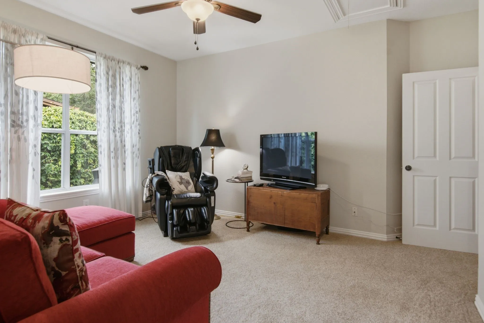 Split bedroom floor plan with 2 secondary bedrooms and bonus room on one side of home.