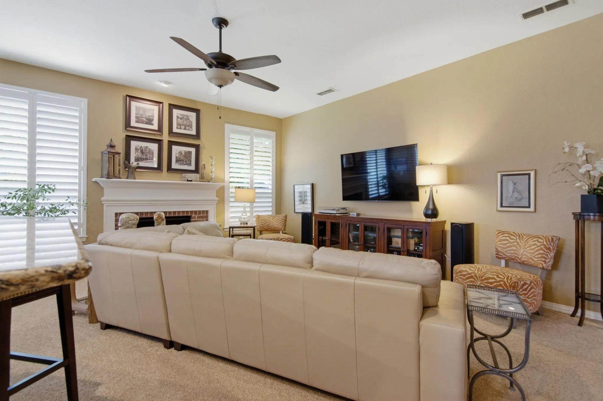 Plenty of natural light with windows overlook the backyard.