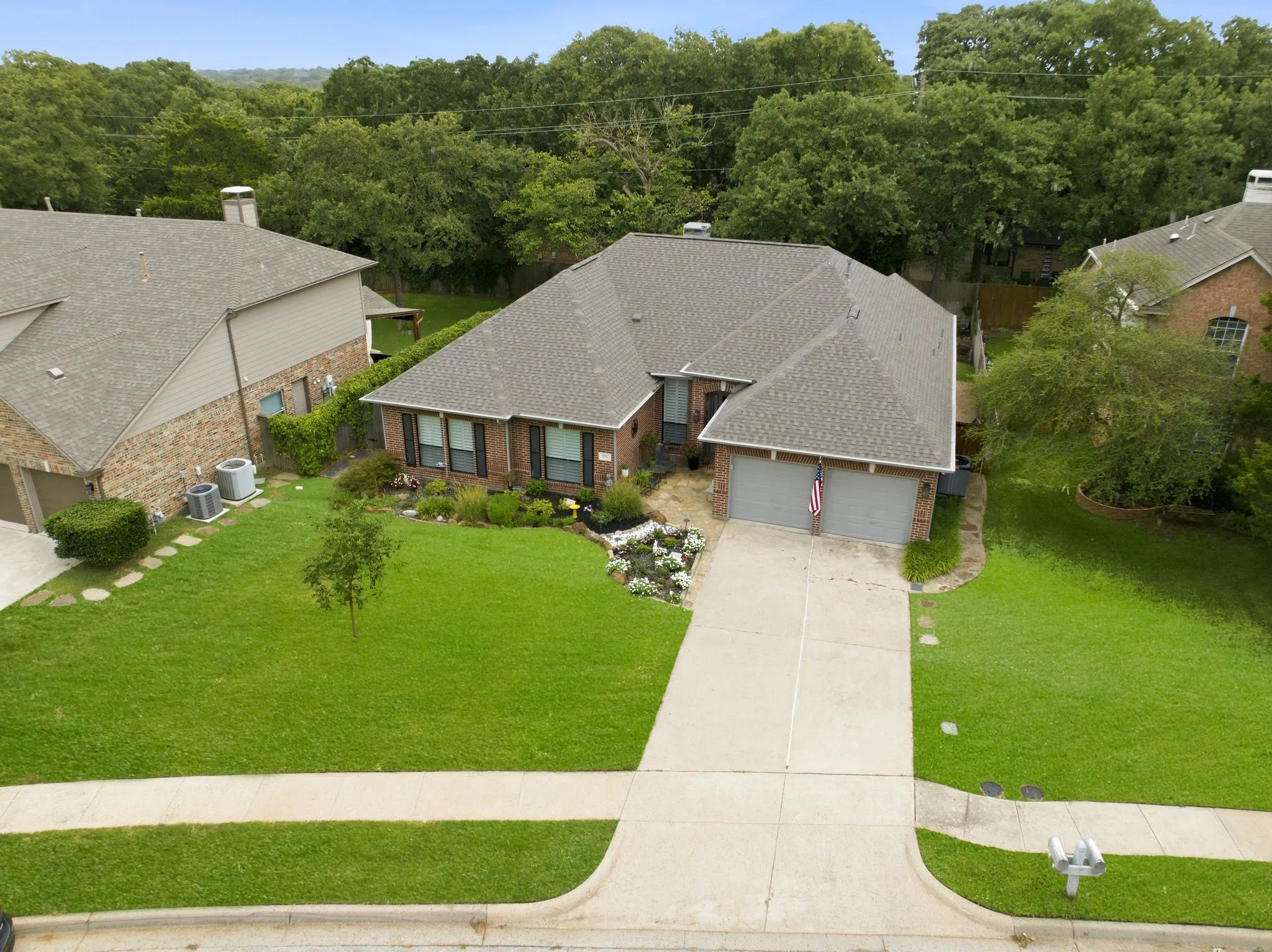 Single Family Residence For Sale in Tarrant County , 2702 Pinehurst Drive, Grapevine, Texas 76051, 3 Bedroom, 3 Bathroom, 2 Garage spaces, 2,327 Sqft, built in 1995, mls#21333982, Real Estate Agent in Grapevine, Homes For Sale in Tarrant county, Homes For Sale in Grapevine, Realtor in Grapevine Texas, Real Estate Brokerage Independent Realty Texas, Luminita Cordes Realtor