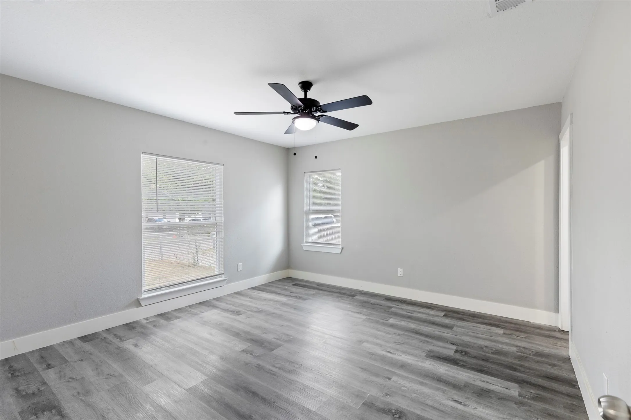 Single Family Residence For Sale in Dallas County , 923 Hartsdale Drive, Dallas, Texas 75211, 3 Bedroom, 2 Bathroom, Garage spaces, 1,464 Sqft, built in 1941, mls#21333984, Real Estate Agent in Dallas, Homes For Sale in Dallas county, Homes For Sale in Dallas, Realtor in Dallas Texas, Real Estate Brokerage Independent Realty Texas, Luminita Cordes Realtor