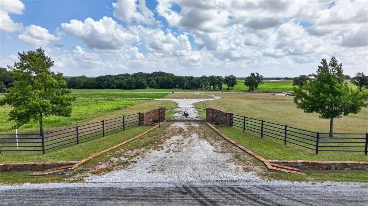 Exclusive Private gated entrance to the property