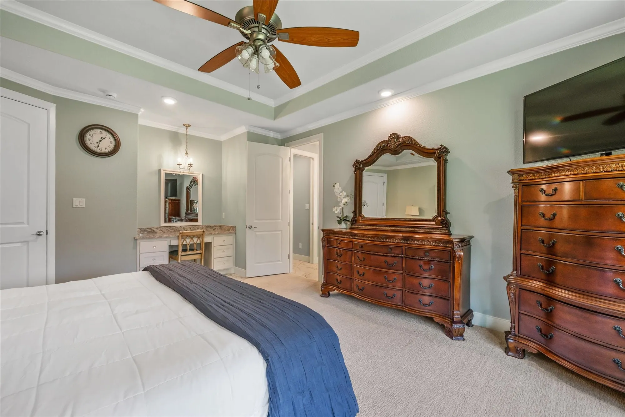Large primary with built-in vanity or desk...whichever suits your needs.