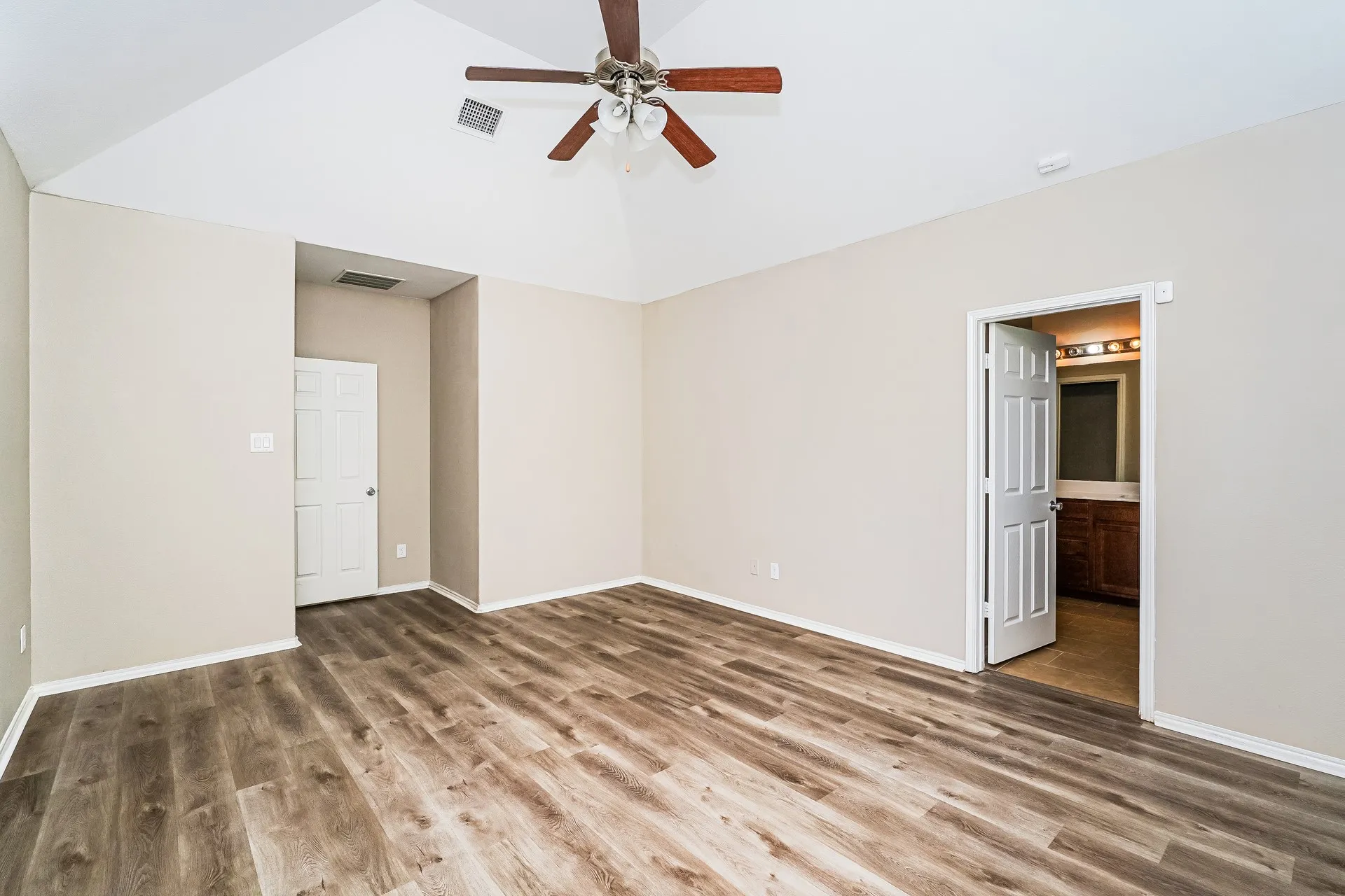Single Family Residence For Sale in Denton County , 1820 Abby Creek Drive, Little Elm, Texas 75068, 3 Bedroom, 2 Bathroom, 2 Garage spaces, 2,122 Sqft, built in 2015, mls#21329782, Real Estate Agent in Little Elm, Homes For Sale in Denton county, Homes For Sale in Little Elm, Realtor in Little Elm Texas, Real Estate Brokerage Independent Realty Texas, Luminita Cordes Realtor