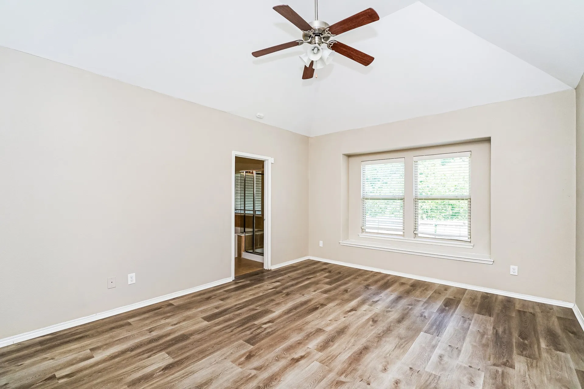 Single Family Residence For Sale in Denton County , 1820 Abby Creek Drive, Little Elm, Texas 75068, 3 Bedroom, 2 Bathroom, 2 Garage spaces, 2,122 Sqft, built in 2015, mls#21329782, Real Estate Agent in Little Elm, Homes For Sale in Denton county, Homes For Sale in Little Elm, Realtor in Little Elm Texas, Real Estate Brokerage Independent Realty Texas, Luminita Cordes Realtor