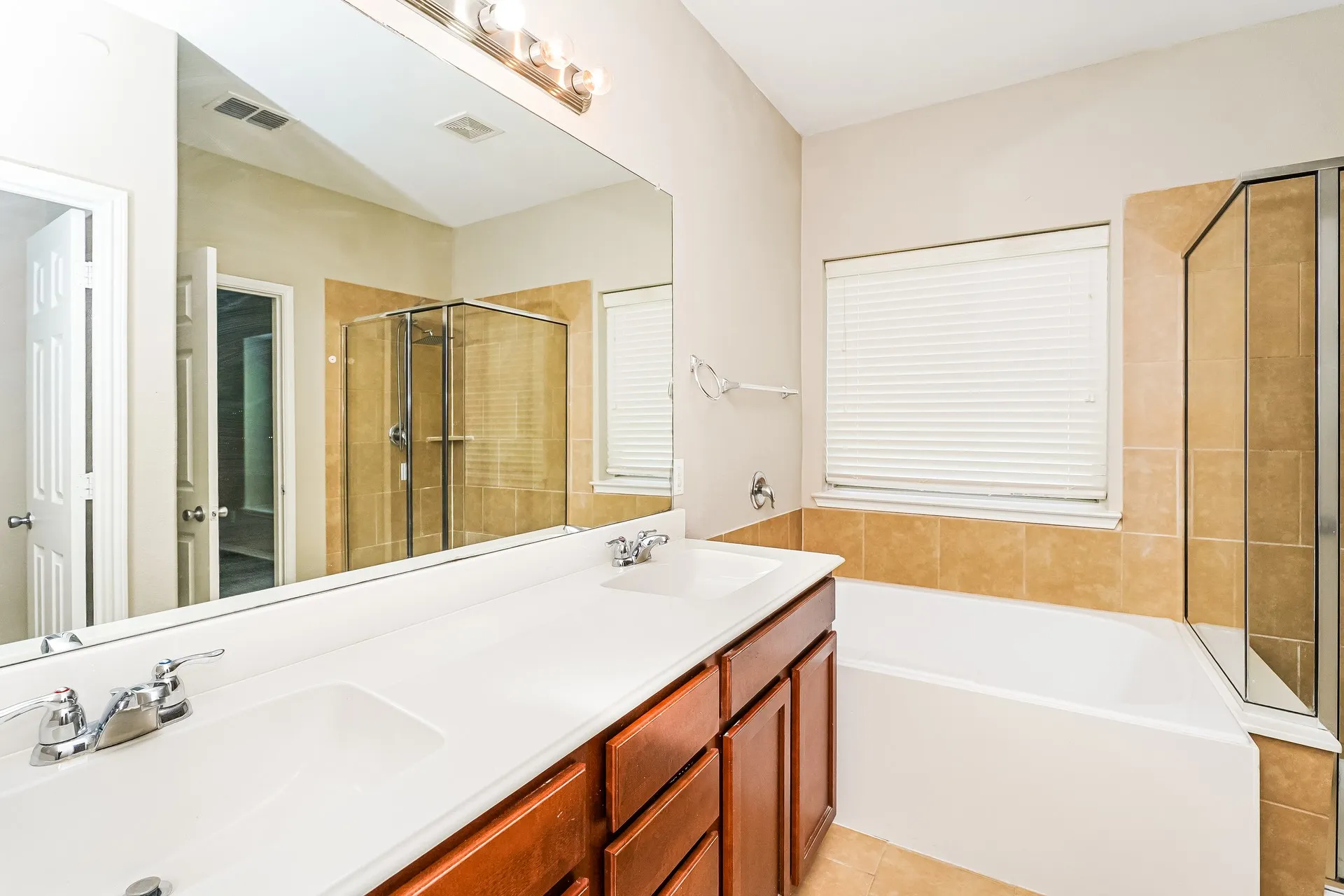 Single Family Residence For Sale in Denton County , 1820 Abby Creek Drive, Little Elm, Texas 75068, 3 Bedroom, 2 Bathroom, 2 Garage spaces, 2,122 Sqft, built in 2015, mls#21329782, Real Estate Agent in Little Elm, Homes For Sale in Denton county, Homes For Sale in Little Elm, Realtor in Little Elm Texas, Real Estate Brokerage Independent Realty Texas, Luminita Cordes Realtor