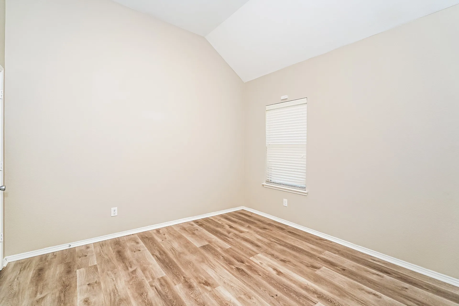 Single Family Residence For Sale in Denton County , 1820 Abby Creek Drive, Little Elm, Texas 75068, 3 Bedroom, 2 Bathroom, 2 Garage spaces, 2,122 Sqft, built in 2015, mls#21329782, Real Estate Agent in Little Elm, Homes For Sale in Denton county, Homes For Sale in Little Elm, Realtor in Little Elm Texas, Real Estate Brokerage Independent Realty Texas, Luminita Cordes Realtor