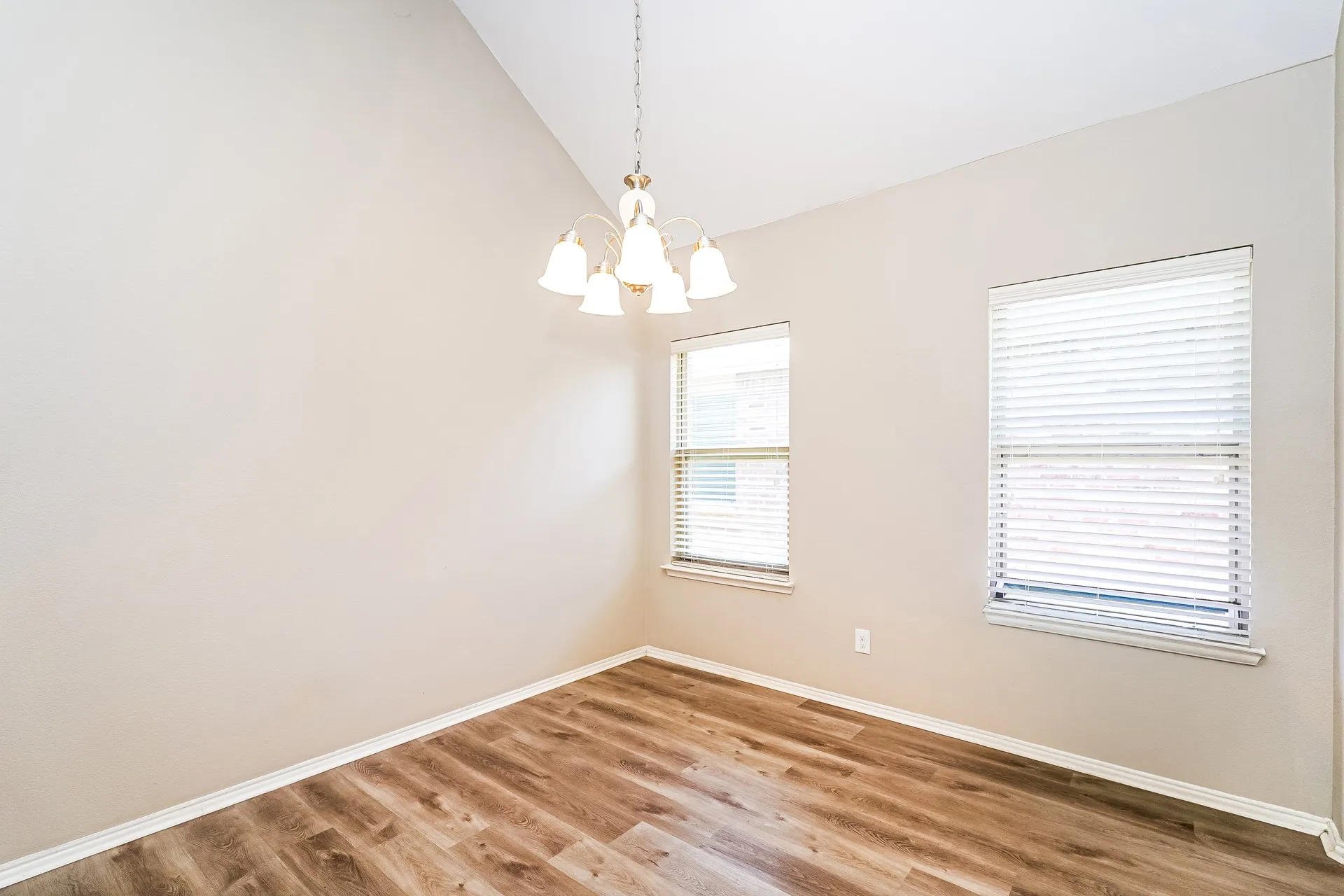 Single Family Residence For Sale in Denton County , 1820 Abby Creek Drive, Little Elm, Texas 75068, 3 Bedroom, 2 Bathroom, 2 Garage spaces, 2,122 Sqft, built in 2015, mls#21329782, Real Estate Agent in Little Elm, Homes For Sale in Denton county, Homes For Sale in Little Elm, Realtor in Little Elm Texas, Real Estate Brokerage Independent Realty Texas, Luminita Cordes Realtor