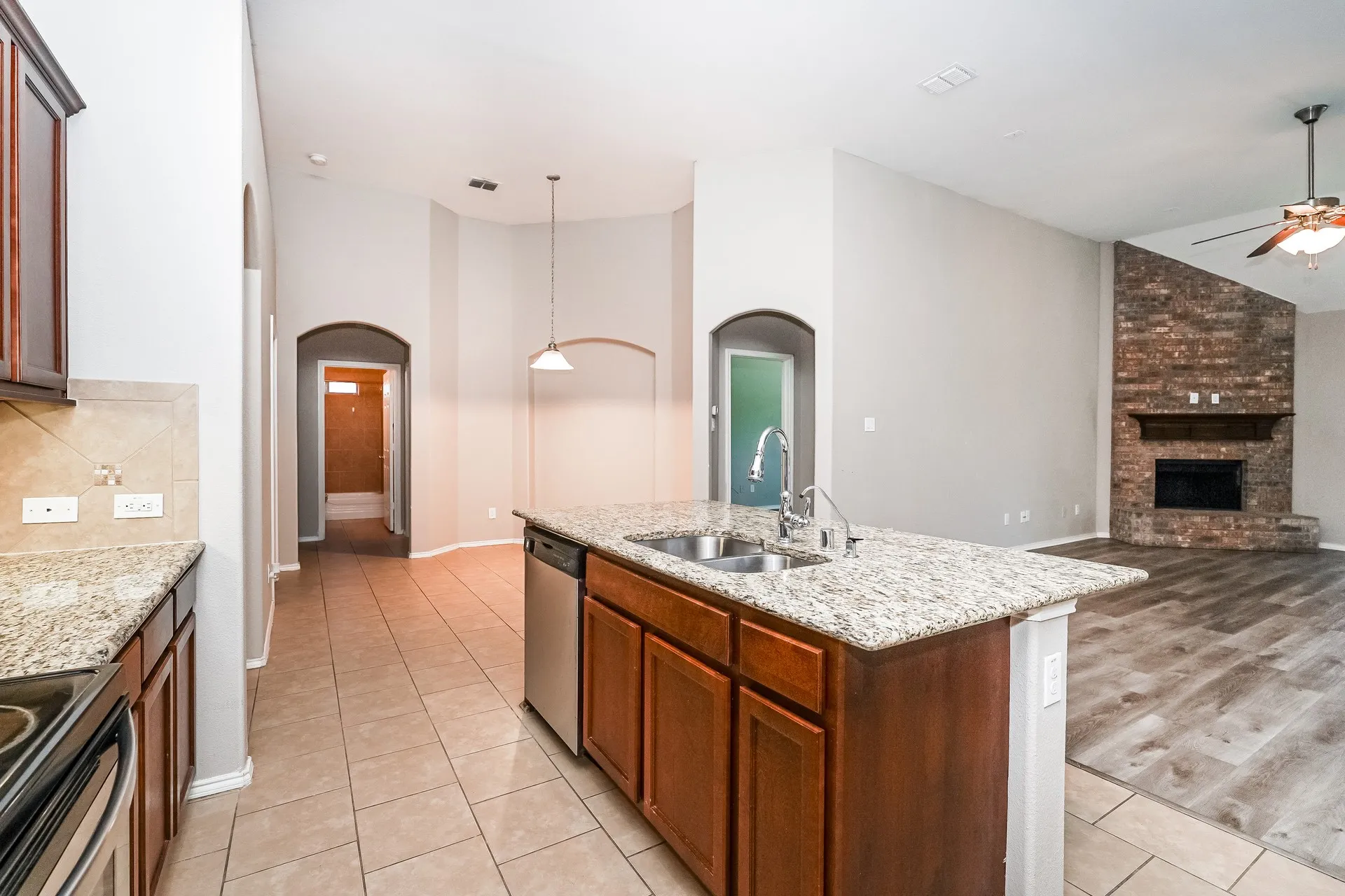 Single Family Residence For Sale in Denton County , 1820 Abby Creek Drive, Little Elm, Texas 75068, 3 Bedroom, 2 Bathroom, 2 Garage spaces, 2,122 Sqft, built in 2015, mls#21329782, Real Estate Agent in Little Elm, Homes For Sale in Denton county, Homes For Sale in Little Elm, Realtor in Little Elm Texas, Real Estate Brokerage Independent Realty Texas, Luminita Cordes Realtor