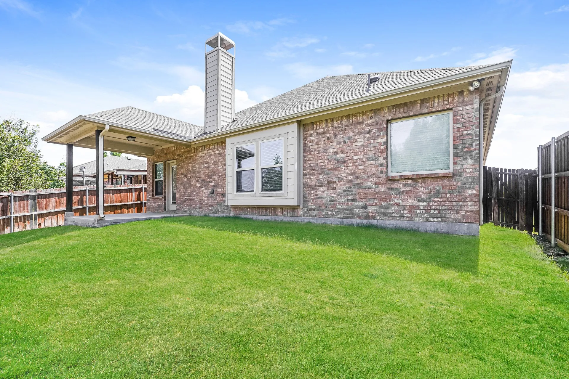 Single Family Residence For Sale in Denton County , 1820 Abby Creek Drive, Little Elm, Texas 75068, 3 Bedroom, 2 Bathroom, 2 Garage spaces, 2,122 Sqft, built in 2015, mls#21329782, Real Estate Agent in Little Elm, Homes For Sale in Denton county, Homes For Sale in Little Elm, Realtor in Little Elm Texas, Real Estate Brokerage Independent Realty Texas, Luminita Cordes Realtor
