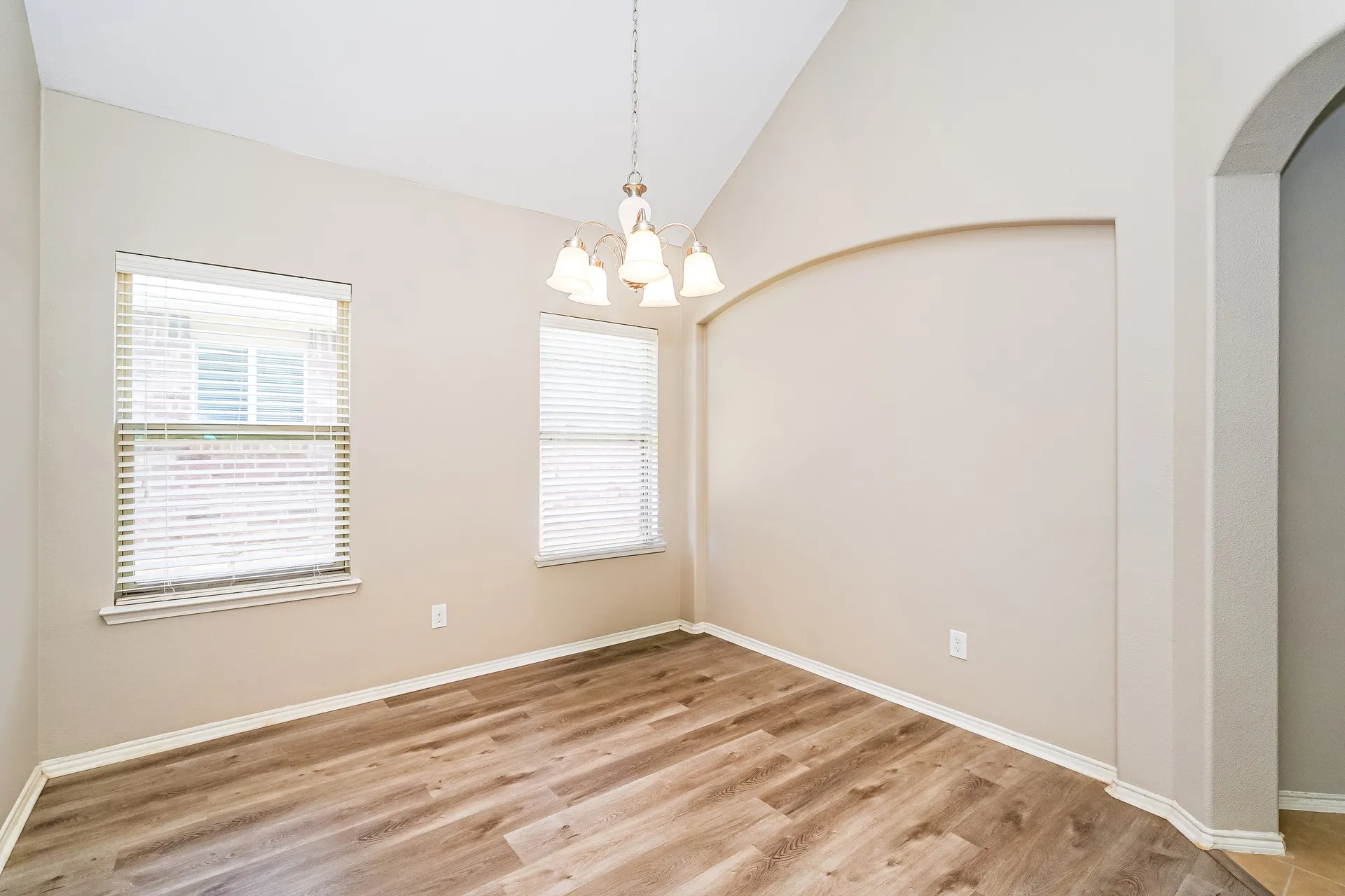 Single Family Residence For Sale in Denton County , 1820 Abby Creek Drive, Little Elm, Texas 75068, 3 Bedroom, 2 Bathroom, 2 Garage spaces, 2,122 Sqft, built in 2015, mls#21329782, Real Estate Agent in Little Elm, Homes For Sale in Denton county, Homes For Sale in Little Elm, Realtor in Little Elm Texas, Real Estate Brokerage Independent Realty Texas, Luminita Cordes Realtor
