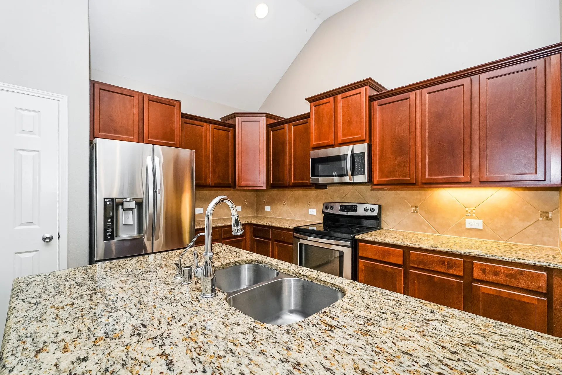 Single Family Residence For Sale in Denton County , 1820 Abby Creek Drive, Little Elm, Texas 75068, 3 Bedroom, 2 Bathroom, 2 Garage spaces, 2,122 Sqft, built in 2015, mls#21329782, Real Estate Agent in Little Elm, Homes For Sale in Denton county, Homes For Sale in Little Elm, Realtor in Little Elm Texas, Real Estate Brokerage Independent Realty Texas, Luminita Cordes Realtor