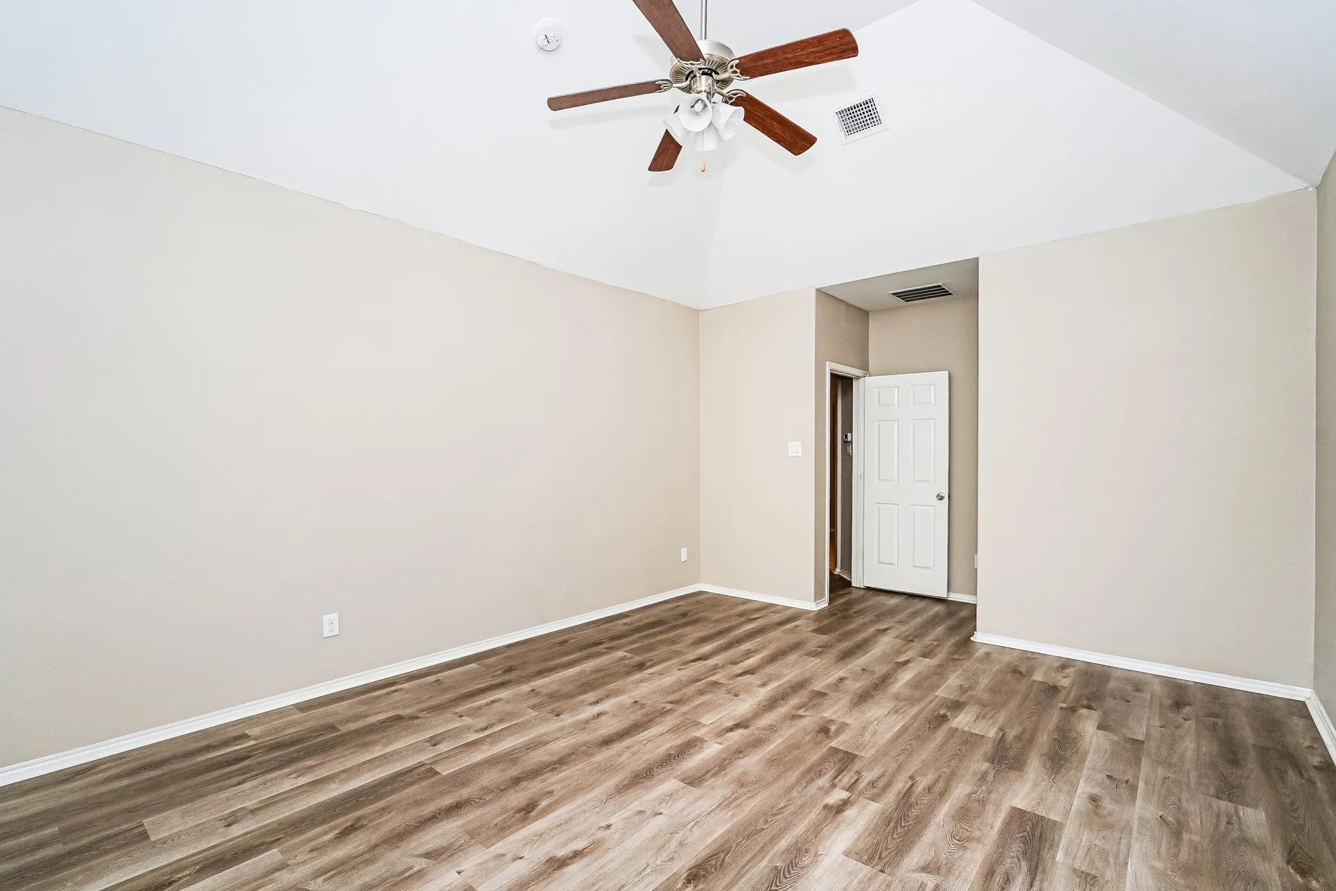Single Family Residence For Sale in Denton County , 1820 Abby Creek Drive, Little Elm, Texas 75068, 3 Bedroom, 2 Bathroom, 2 Garage spaces, 2,122 Sqft, built in 2015, mls#21329782, Real Estate Agent in Little Elm, Homes For Sale in Denton county, Homes For Sale in Little Elm, Realtor in Little Elm Texas, Real Estate Brokerage Independent Realty Texas, Luminita Cordes Realtor