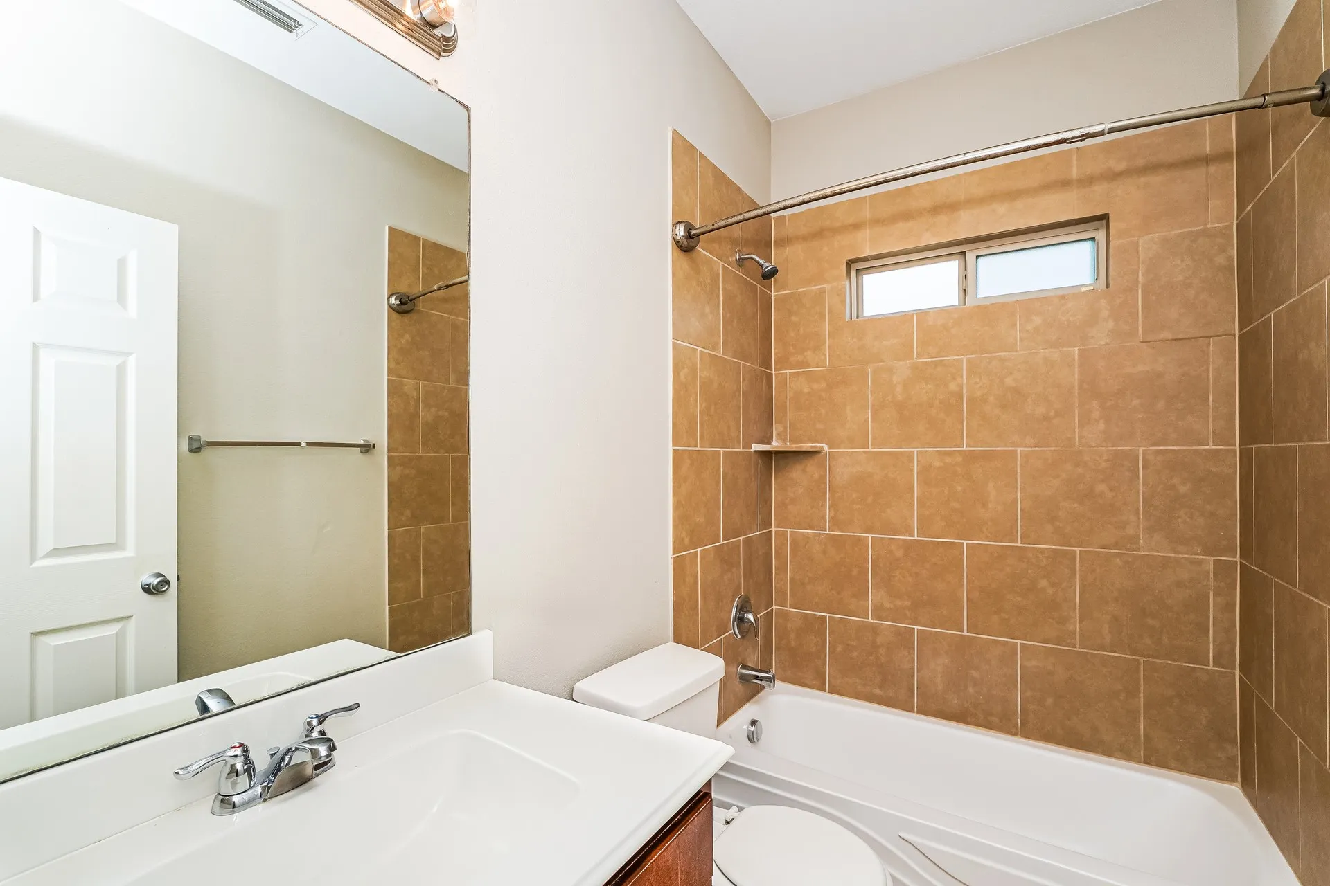 Single Family Residence For Sale in Denton County , 1820 Abby Creek Drive, Little Elm, Texas 75068, 3 Bedroom, 2 Bathroom, 2 Garage spaces, 2,122 Sqft, built in 2015, mls#21329782, Real Estate Agent in Little Elm, Homes For Sale in Denton county, Homes For Sale in Little Elm, Realtor in Little Elm Texas, Real Estate Brokerage Independent Realty Texas, Luminita Cordes Realtor