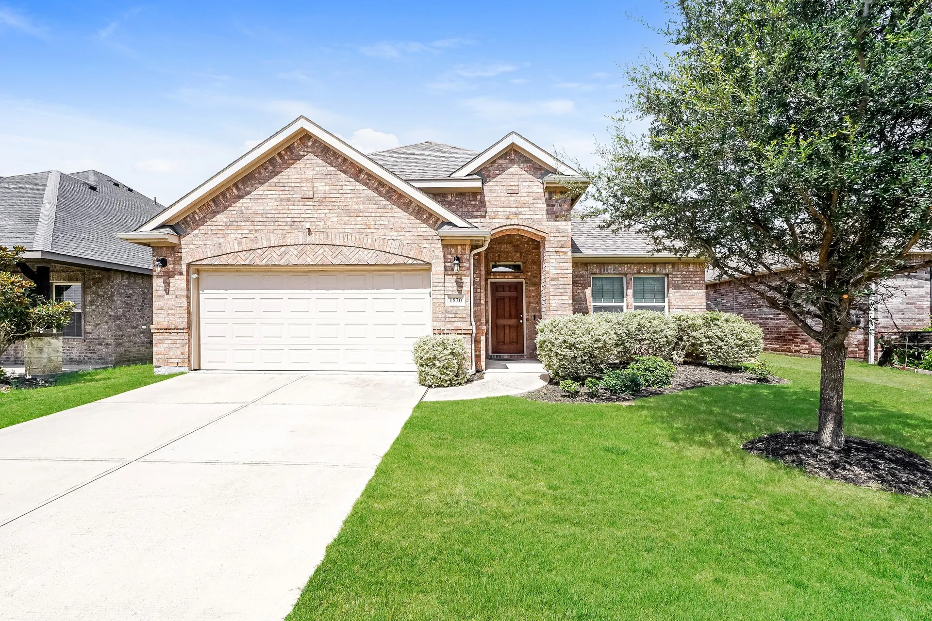 Single Family Residence For Sale in Denton County , 1820 Abby Creek Drive, Little Elm, Texas 75068, 3 Bedroom, 2 Bathroom, 2 Garage spaces, 2,122 Sqft, built in 2015, mls#21329782, Real Estate Agent in Little Elm, Homes For Sale in Denton county, Homes For Sale in Little Elm, Realtor in Little Elm Texas, Real Estate Brokerage Independent Realty Texas, Luminita Cordes Realtor
