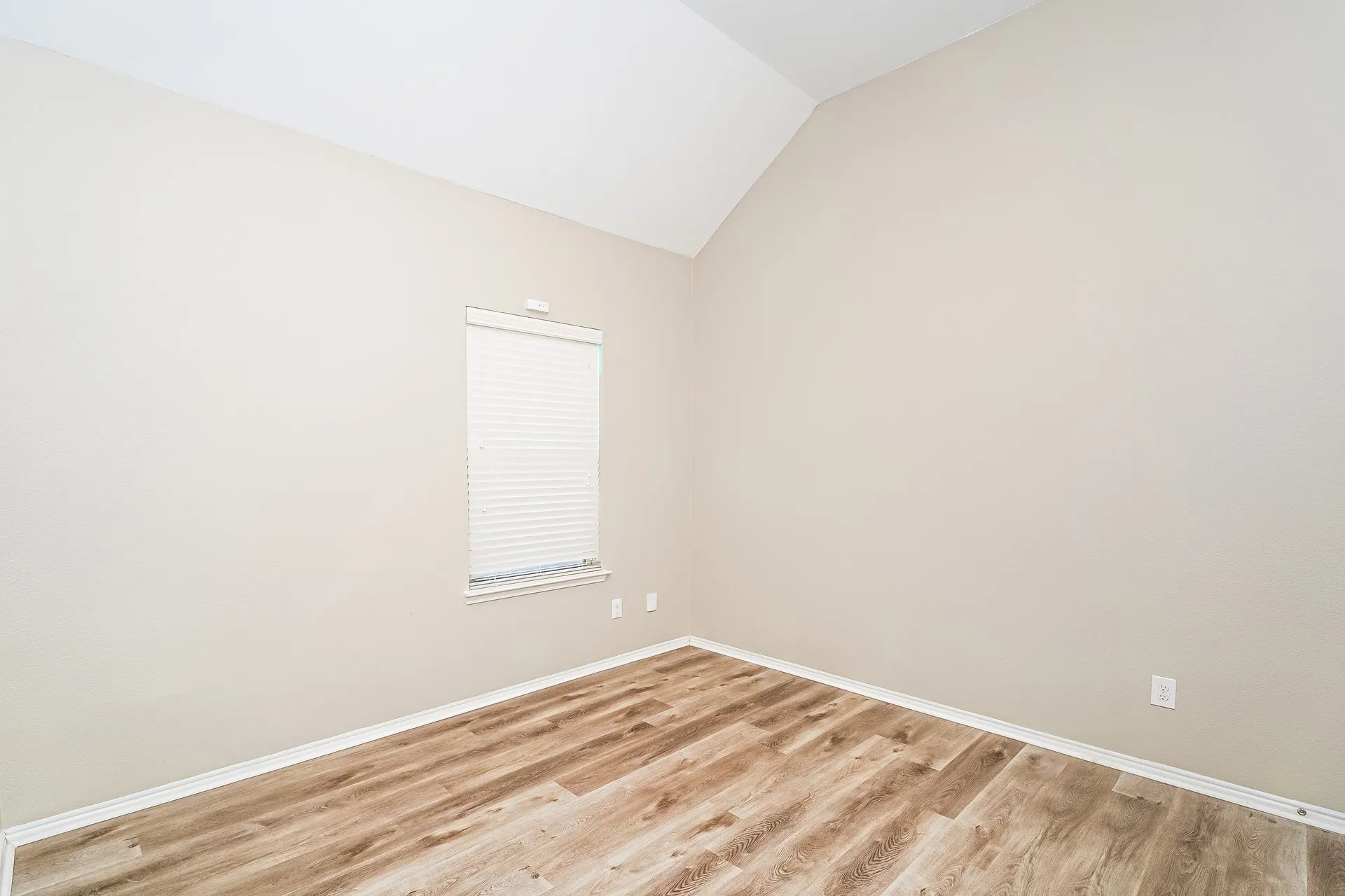Single Family Residence For Sale in Denton County , 1820 Abby Creek Drive, Little Elm, Texas 75068, 3 Bedroom, 2 Bathroom, 2 Garage spaces, 2,122 Sqft, built in 2015, mls#21329782, Real Estate Agent in Little Elm, Homes For Sale in Denton county, Homes For Sale in Little Elm, Realtor in Little Elm Texas, Real Estate Brokerage Independent Realty Texas, Luminita Cordes Realtor