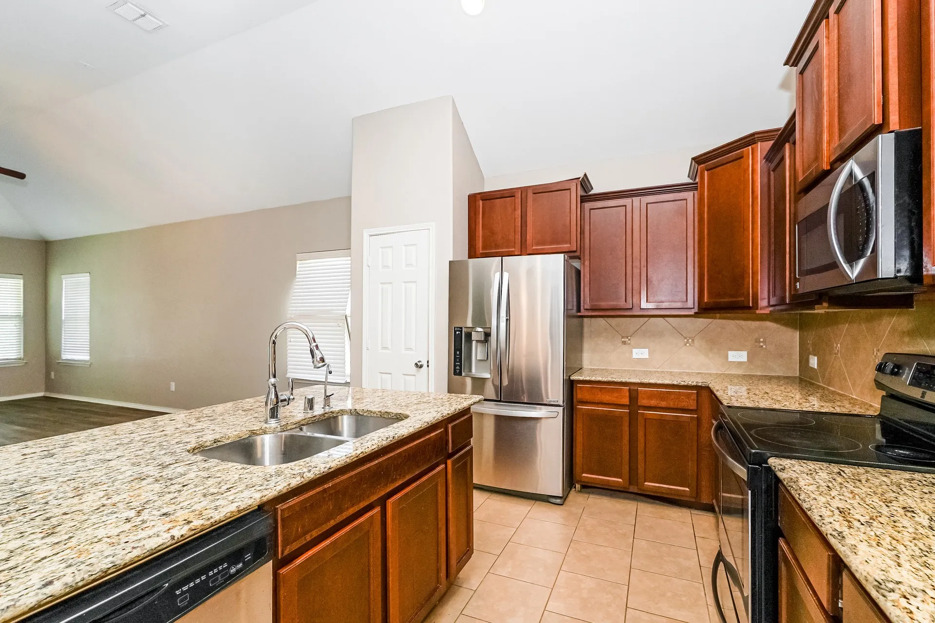 Single Family Residence For Sale in Denton County , 1820 Abby Creek Drive, Little Elm, Texas 75068, 3 Bedroom, 2 Bathroom, 2 Garage spaces, 2,122 Sqft, built in 2015, mls#21329782, Real Estate Agent in Little Elm, Homes For Sale in Denton county, Homes For Sale in Little Elm, Realtor in Little Elm Texas, Real Estate Brokerage Independent Realty Texas, Luminita Cordes Realtor