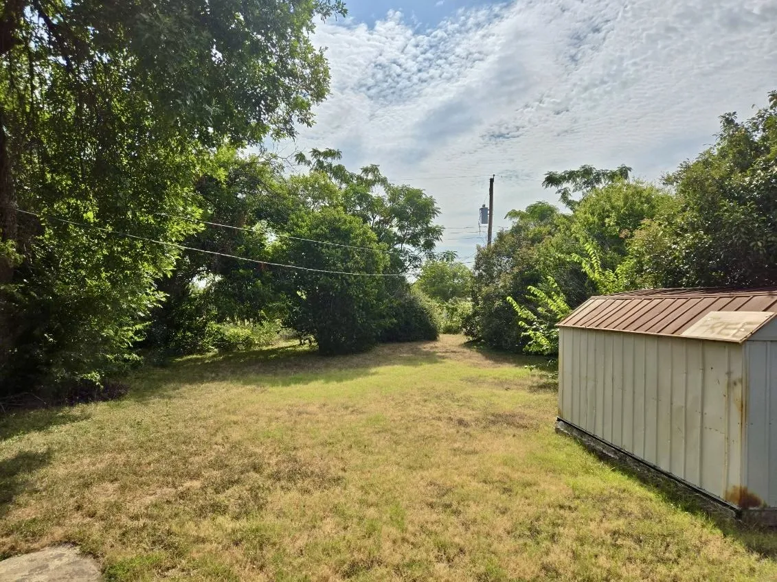 Single Family Residence For Rent in Dallas County , 514 NE 4th Street, Grand Prairie, Texas 75050, 3 Bedroom, 2 Bathroom, 2 Garage spaces, 1,466 Sqft, built in 1958, mls#21328265, Real Estate Agent in Grand Prairie, Homes For Rent in Dallas county, Homes For Rent in Grand Prairie, Realtor in Grand Prairie Texas, Real Estate Brokerage Independent Realty Texas, Luminita Cordes Realtor