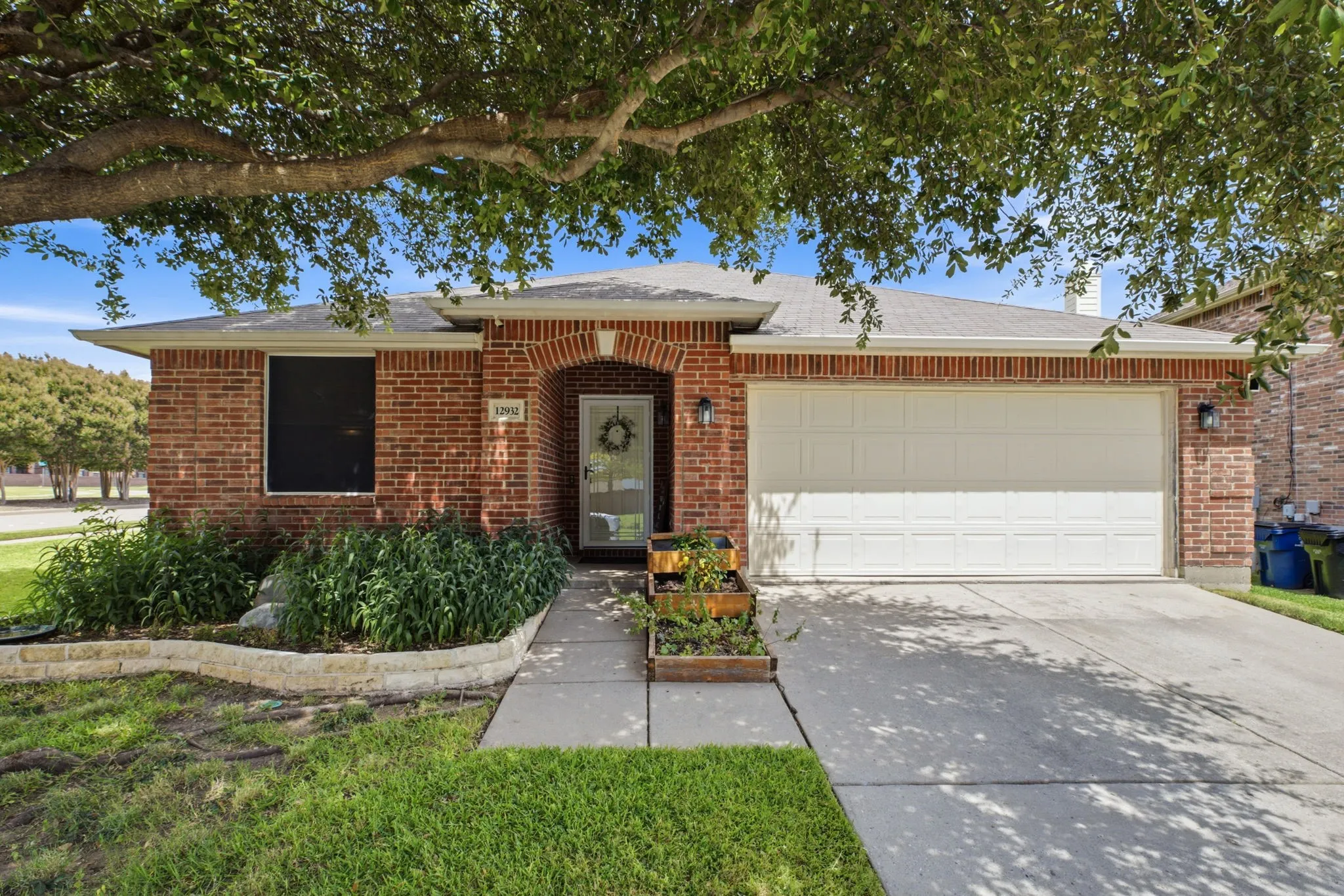 Single Family Residence For Sale in Collin County , 12932 Pearson Drive, Frisco, Texas 75035, 4 Bedroom, 2 Bathroom, 2 Garage spaces, 2,064 Sqft, built in 2004, mls#21333661, Real Estate Agent in Frisco, Homes For Sale in Collin county, Homes For Sale in Frisco, Realtor in Frisco Texas, Real Estate Brokerage Independent Realty Texas, Luminita Cordes Realtor