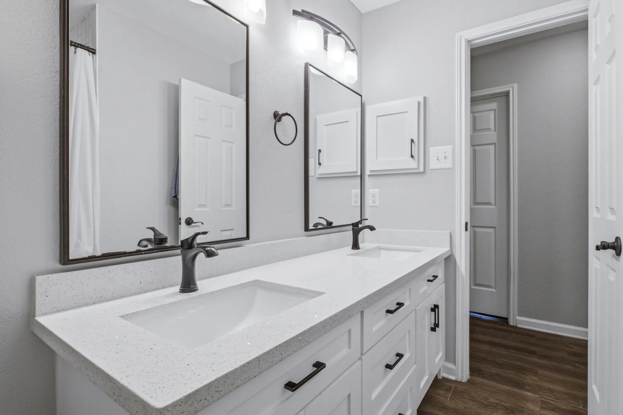 Dual sinks in second bath