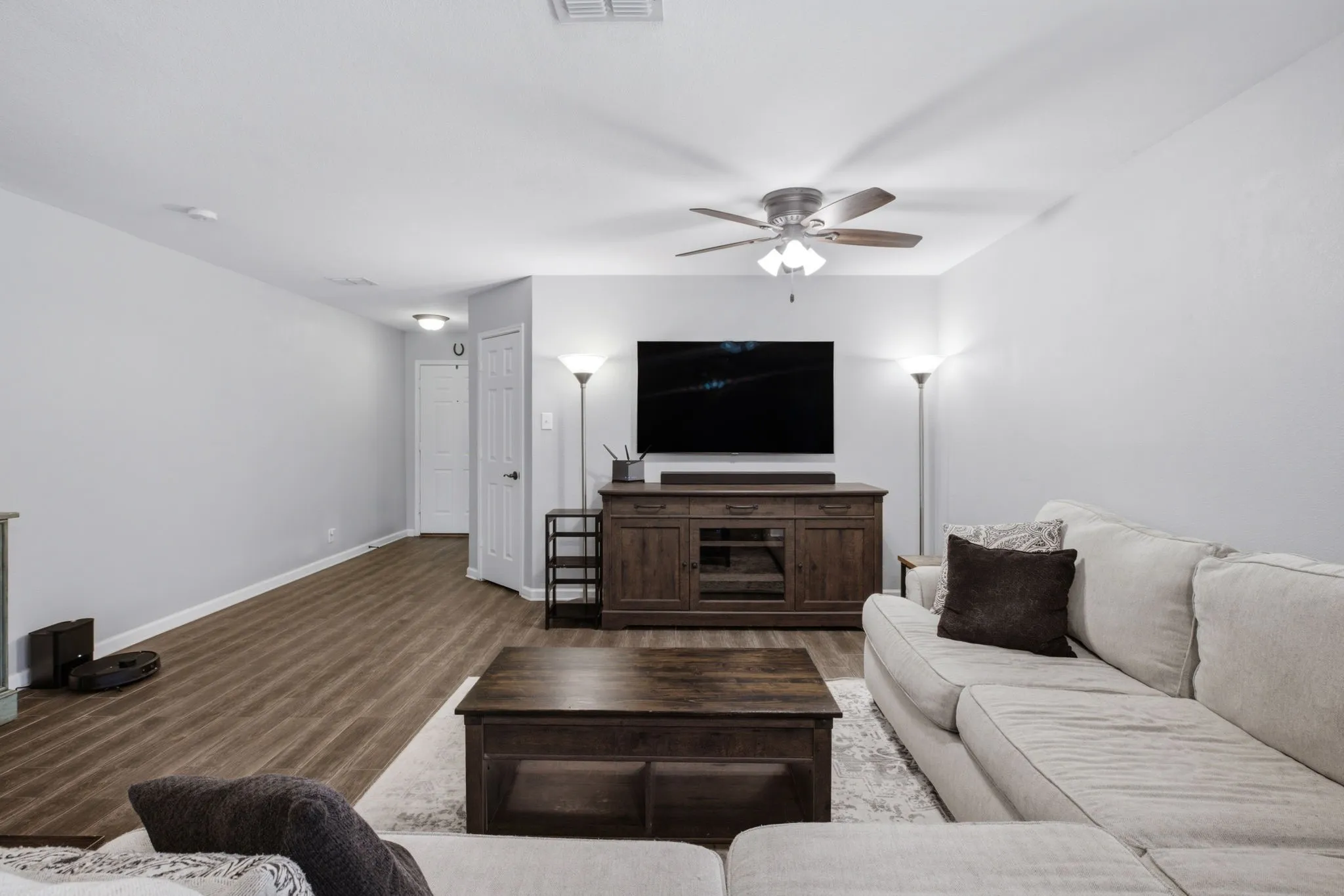 Single Family Residence For Sale in Collin County , 12932 Pearson Drive, Frisco, Texas 75035, 4 Bedroom, 2 Bathroom, 2 Garage spaces, 2,064 Sqft, built in 2004, mls#21333661, Real Estate Agent in Frisco, Homes For Sale in Collin county, Homes For Sale in Frisco, Realtor in Frisco Texas, Real Estate Brokerage Independent Realty Texas, Luminita Cordes Realtor