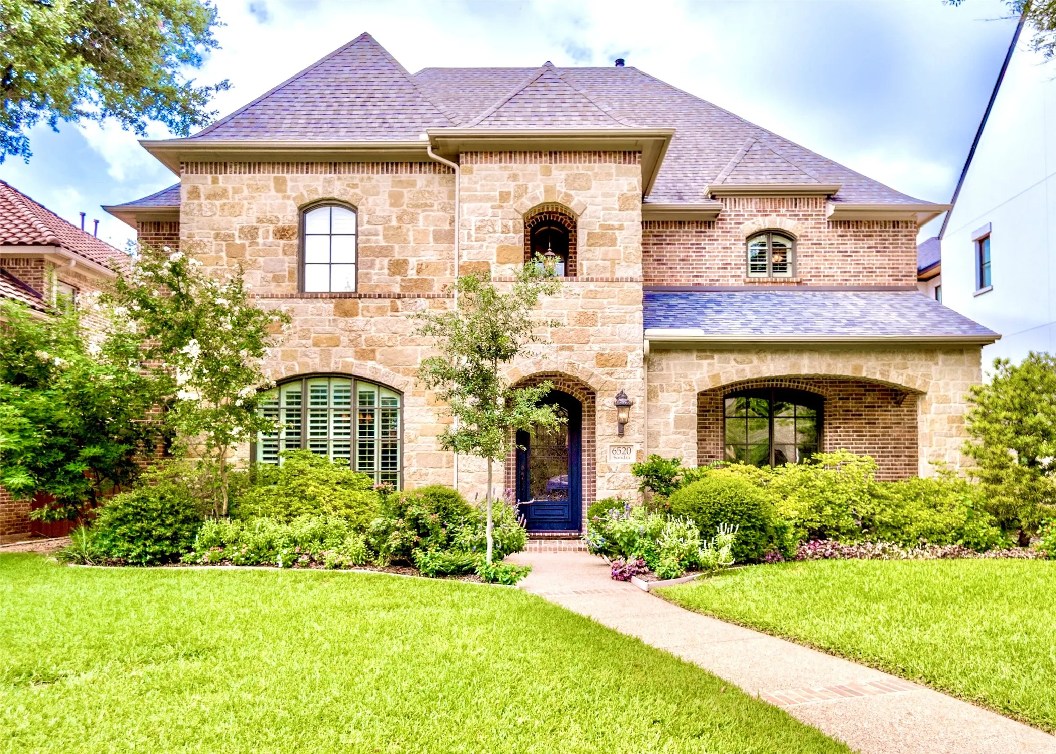 Single Family Residence For Sale in Dallas County , 6520 Sondra Drive, Dallas, Texas 75214, 4 Bedroom, 4 Bathroom, 2 Garage spaces, 3,903 Sqft, built in 2008, mls#21332649, Real Estate Agent in Dallas, Homes For Sale in Dallas county, Homes For Sale in Dallas, Realtor in Dallas Texas, Real Estate Brokerage Independent Realty Texas, Luminita Cordes Realtor