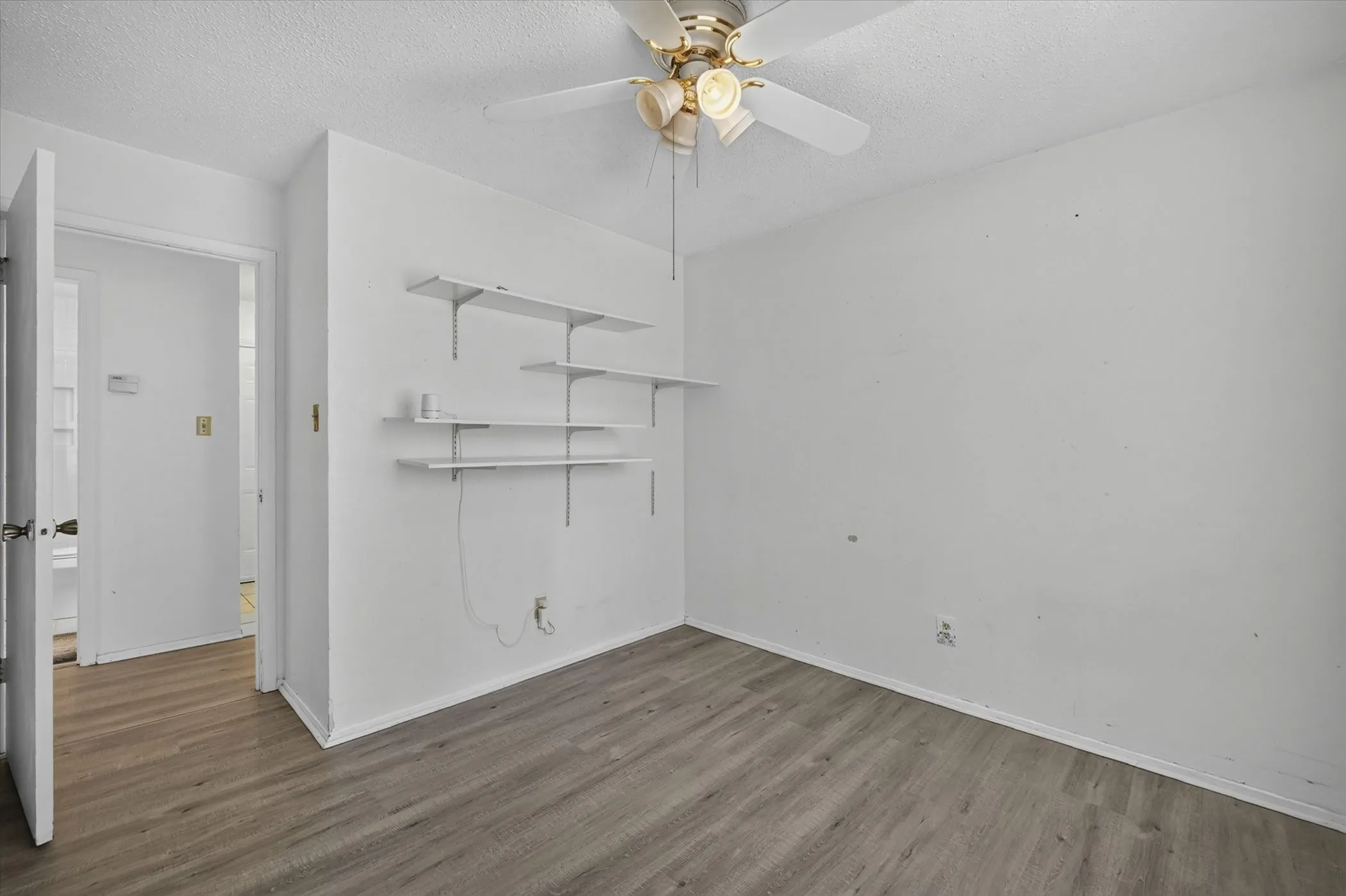 Single Family Residence For Sale in Dallas County , 14413 Horseshoe Trail, Balch Springs, Texas 75180, 3 Bedroom, 2 Bathroom, 1 Garage spaces, 1,096 Sqft, built in 1969, mls#21333980, Real Estate Agent in Balch Springs, Homes For Sale in Dallas county, Homes For Sale in Balch Springs, Realtor in Balch Springs Texas, Real Estate Brokerage Independent Realty Texas, Luminita Cordes Realtor