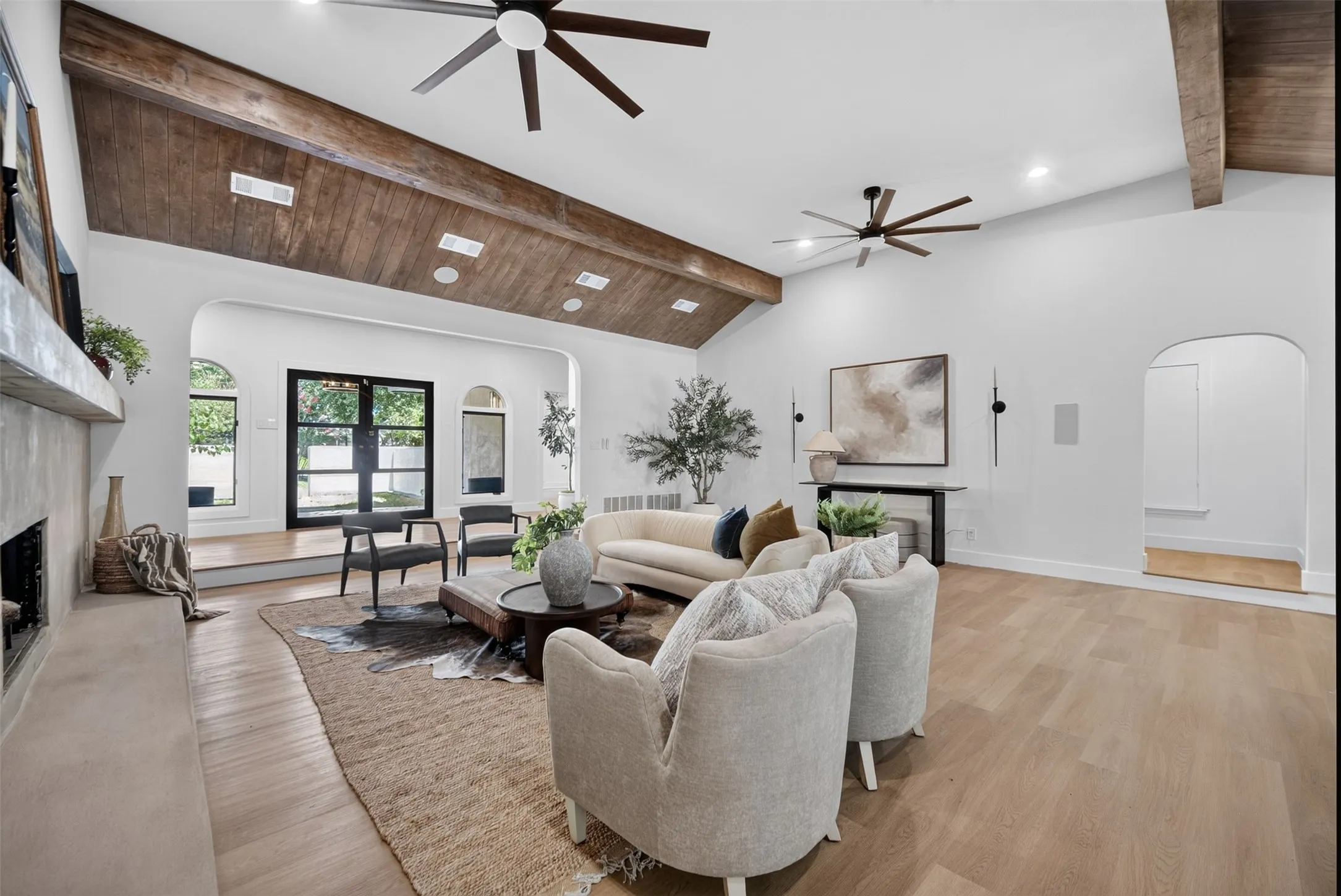 Single Family Residence For Sale in Denton County , 3713 Granada Trail, Denton, Texas 76205, 4 Bedroom, 6 Bathroom, 3 Garage spaces, 4,310 Sqft, built in 1983, Price $830,000, mls#21331593, Real Estate Agent in Denton, Homes For Sale in Denton county, Homes For Sale in Denton, Realtor in Denton Texas, Real Estate Brokerage Independent Realty Texas, Luminita Cordes Realtor