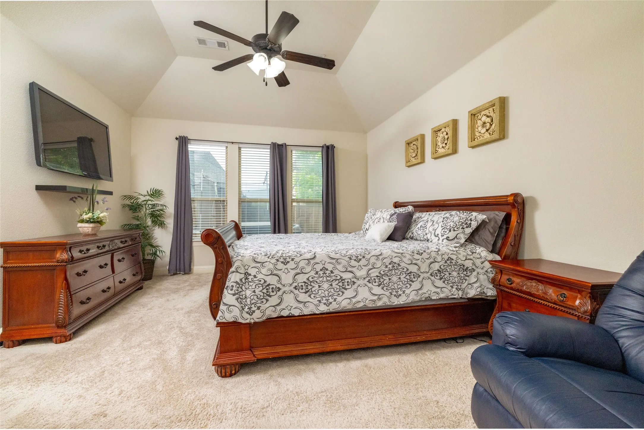Single Family Residence For Sale in Denton County , 955 Champions Way, Roanoke, Texas 76262, 5 Bedroom, 4 Bathroom, 2 Garage spaces, 4,024 Sqft, built in 2013, mls#21332722, Real Estate Agent in Roanoke, Homes For Sale in Denton county, Homes For Sale in Roanoke, Realtor in Roanoke Texas, Real Estate Brokerage Independent Realty Texas, Luminita Cordes Realtor