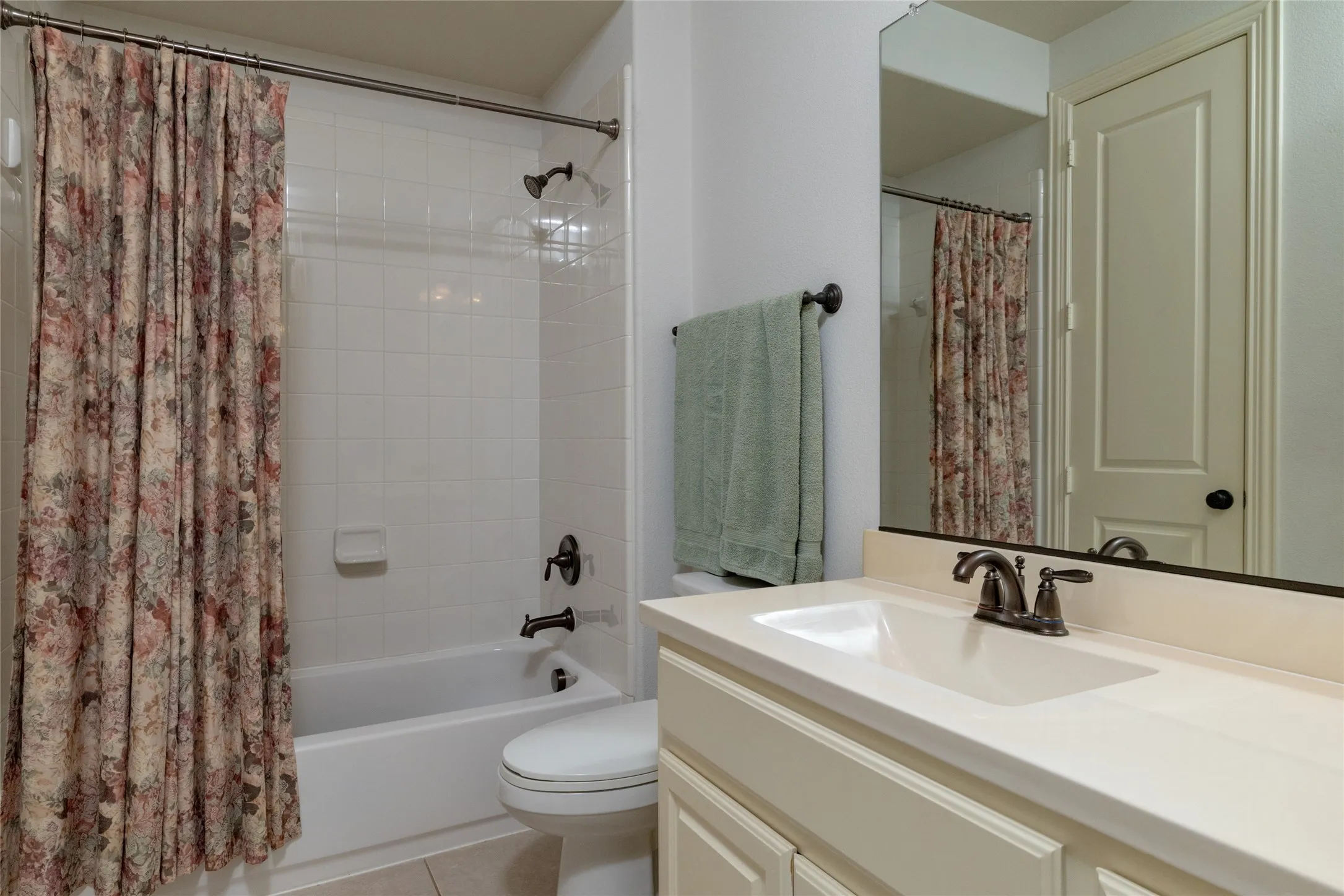 GUEST SUITE WITH FULL BATHROOM