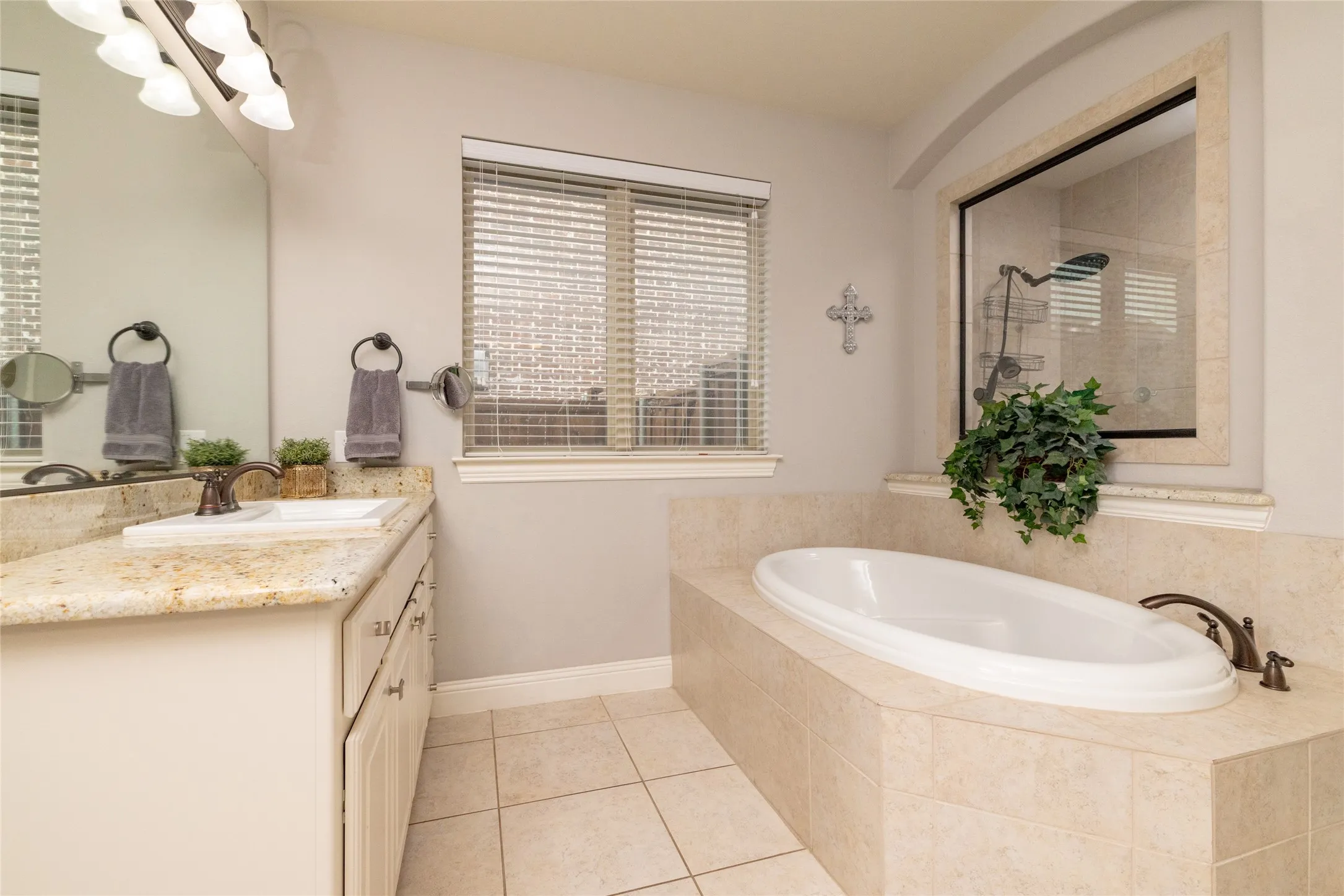 Single Family Residence For Sale in Denton County , 955 Champions Way, Roanoke, Texas 76262, 5 Bedroom, 4 Bathroom, 2 Garage spaces, 4,024 Sqft, built in 2013, mls#21332722, Real Estate Agent in Roanoke, Homes For Sale in Denton county, Homes For Sale in Roanoke, Realtor in Roanoke Texas, Real Estate Brokerage Independent Realty Texas, Luminita Cordes Realtor