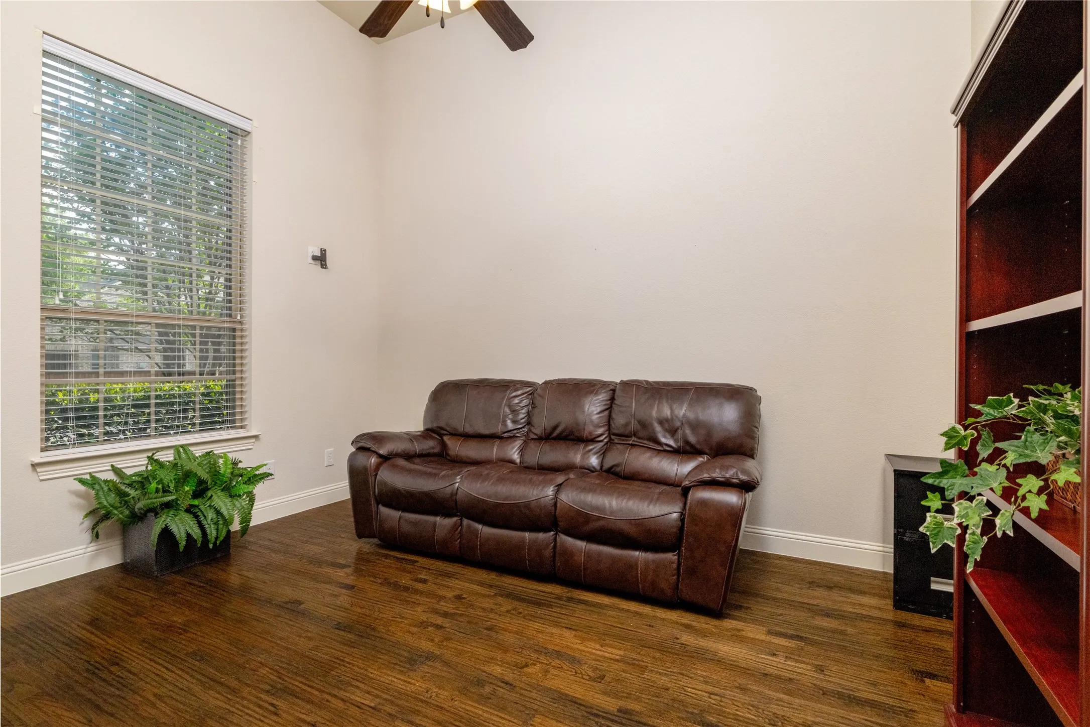 Single Family Residence For Sale in Denton County , 955 Champions Way, Roanoke, Texas 76262, 5 Bedroom, 4 Bathroom, 2 Garage spaces, 4,024 Sqft, built in 2013, mls#21332722, Real Estate Agent in Roanoke, Homes For Sale in Denton county, Homes For Sale in Roanoke, Realtor in Roanoke Texas, Real Estate Brokerage Independent Realty Texas, Luminita Cordes Realtor