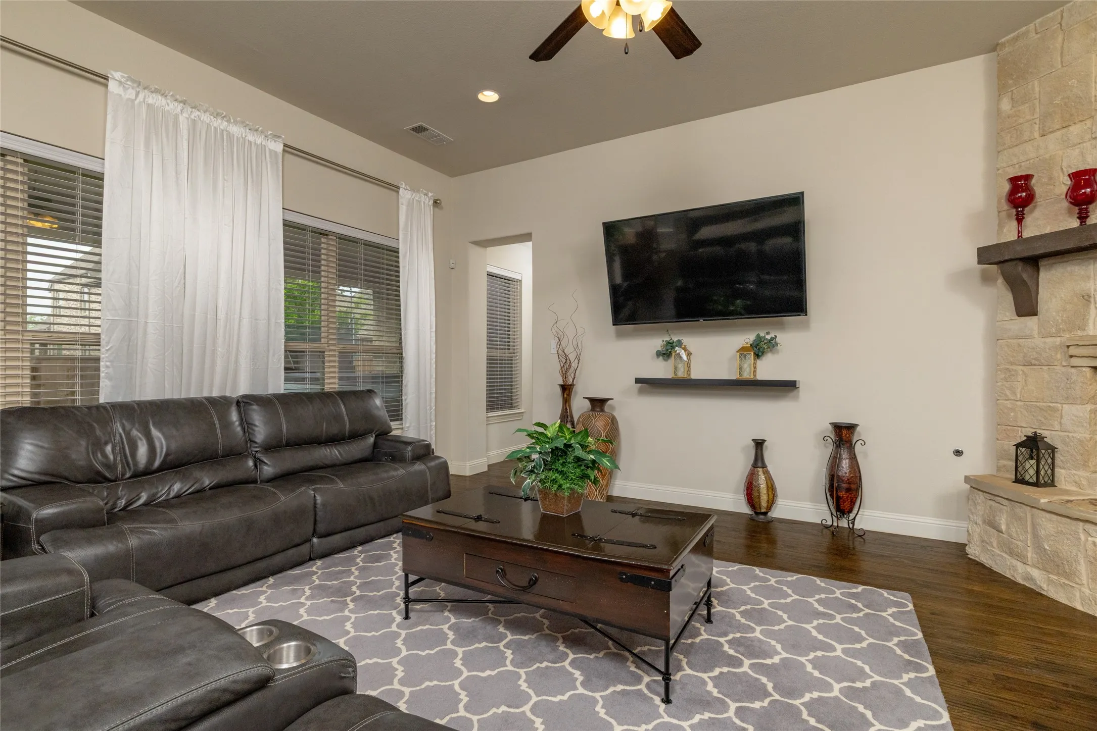 Single Family Residence For Sale in Denton County , 955 Champions Way, Roanoke, Texas 76262, 5 Bedroom, 4 Bathroom, 2 Garage spaces, 4,024 Sqft, built in 2013, mls#21332722, Real Estate Agent in Roanoke, Homes For Sale in Denton county, Homes For Sale in Roanoke, Realtor in Roanoke Texas, Real Estate Brokerage Independent Realty Texas, Luminita Cordes Realtor