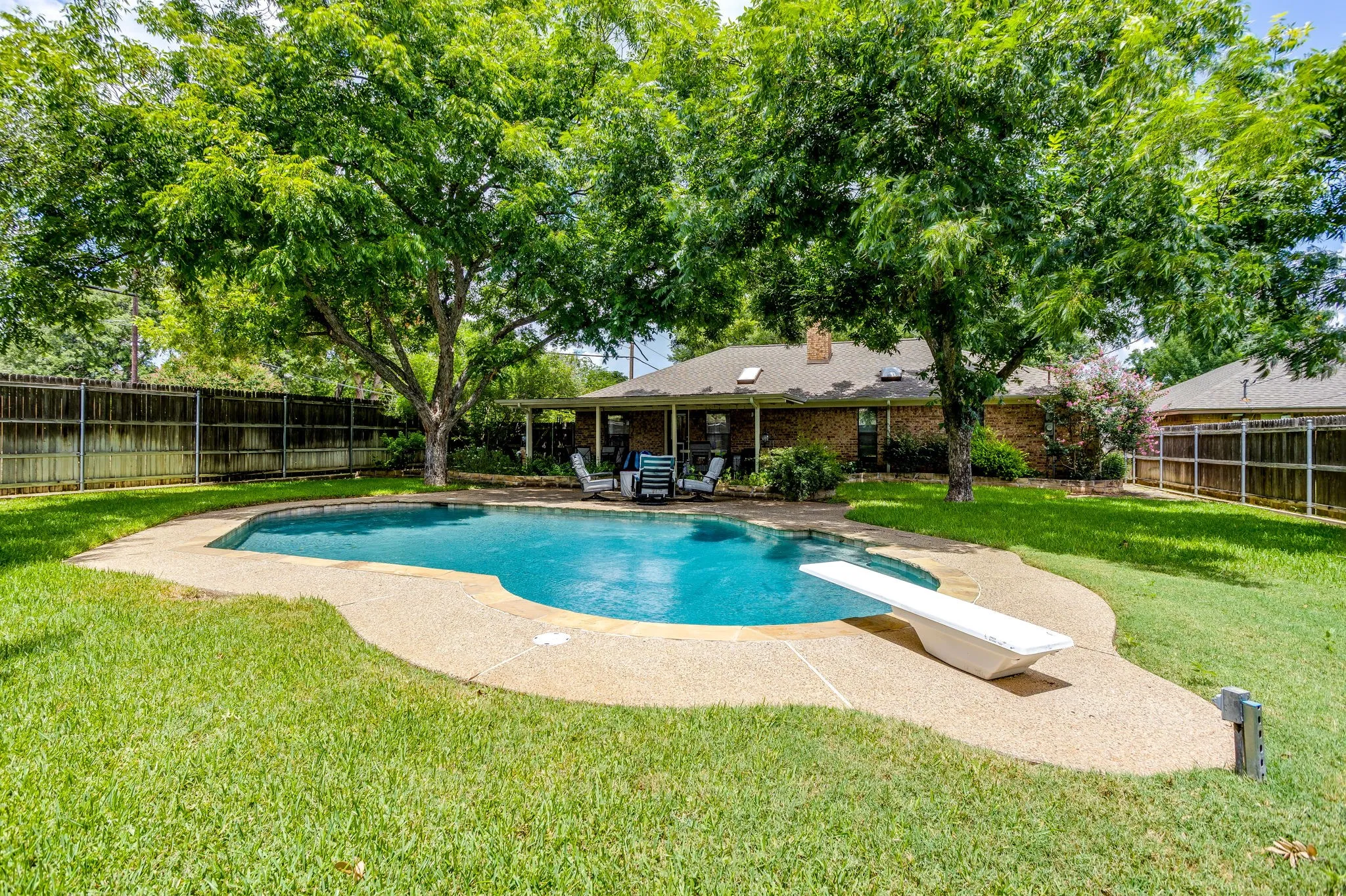 Single Family Residence For Sale in Tarrant County , 4510 Longacres Court, Arlington, Texas 76016, 3 Bedroom, 2 Bathroom, 2 Garage spaces, 1,667 Sqft, built in 1975, mls#21330352, Real Estate Agent in Arlington, Homes For Sale in Tarrant county, Homes For Sale in Arlington, Realtor in Arlington Texas, Real Estate Brokerage Independent Realty Texas, Luminita Cordes Realtor