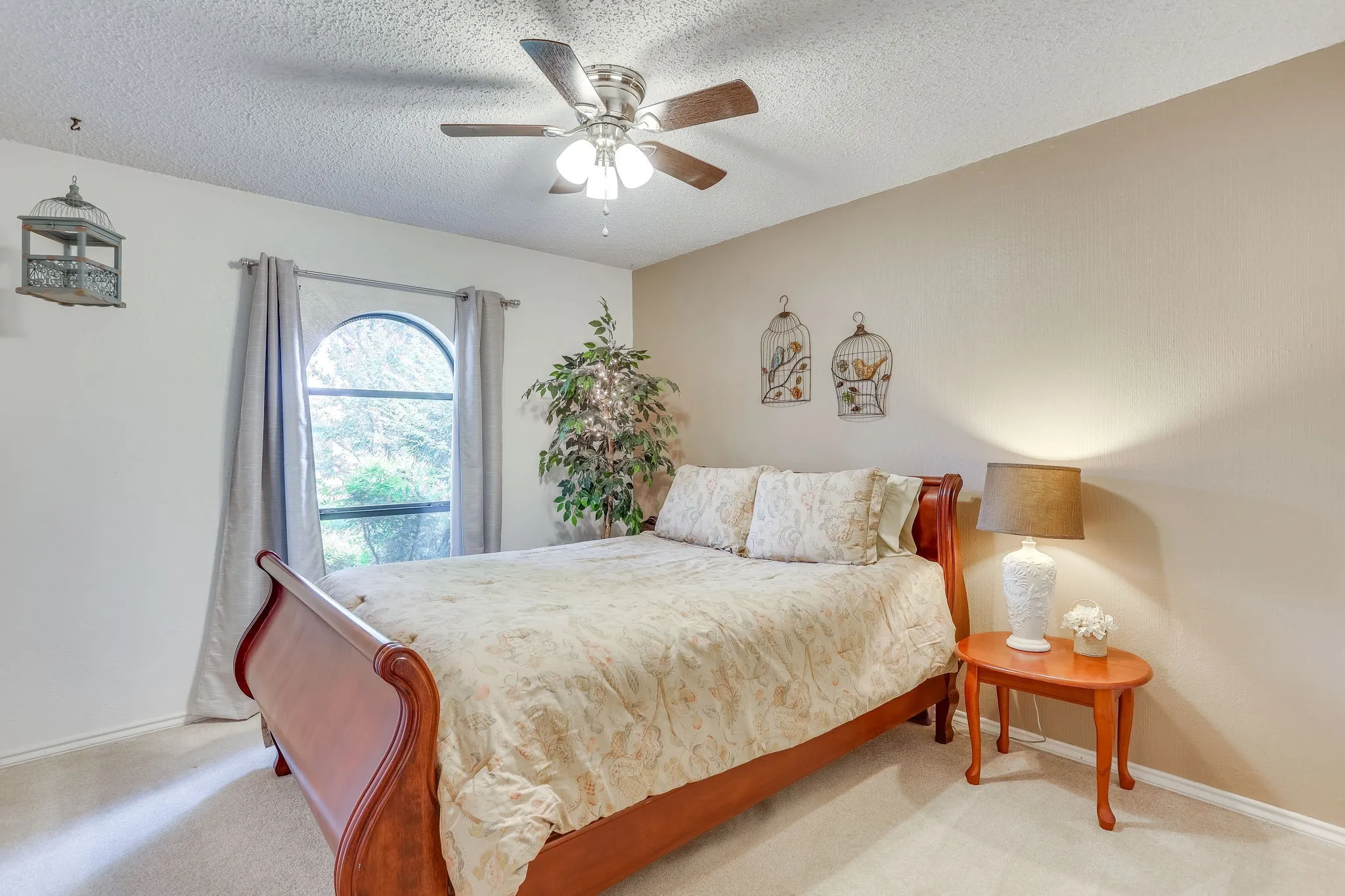 Secondary bedroom