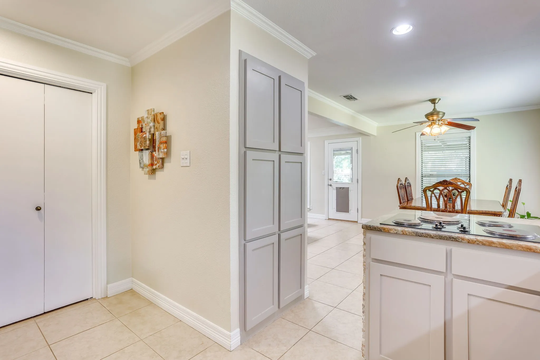 Single Family Residence For Sale in Tarrant County , 4510 Longacres Court, Arlington, Texas 76016, 3 Bedroom, 2 Bathroom, 2 Garage spaces, 1,667 Sqft, built in 1975, mls#21330352, Real Estate Agent in Arlington, Homes For Sale in Tarrant county, Homes For Sale in Arlington, Realtor in Arlington Texas, Real Estate Brokerage Independent Realty Texas, Luminita Cordes Realtor